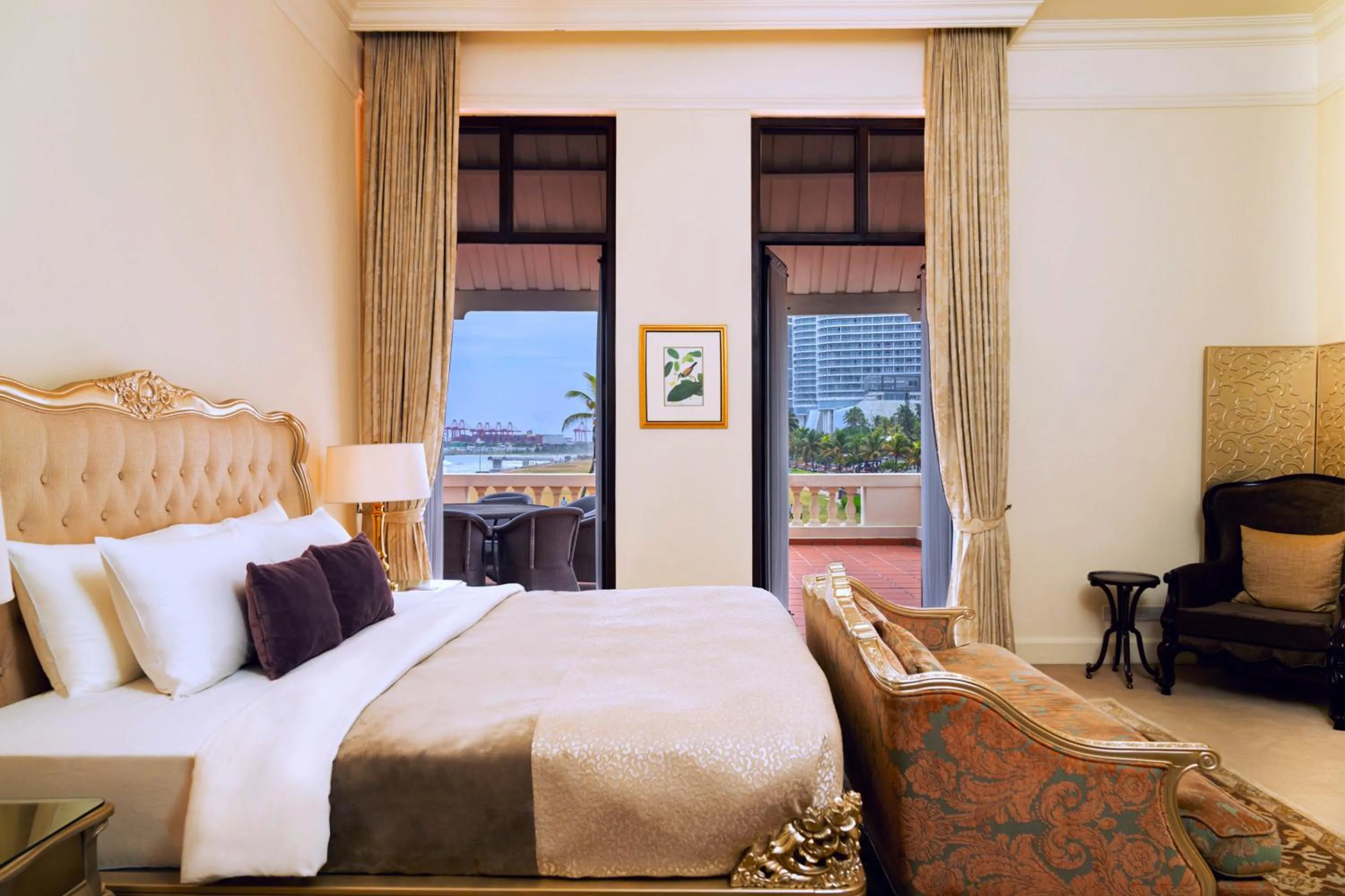 Bed in Galle Face Hotel