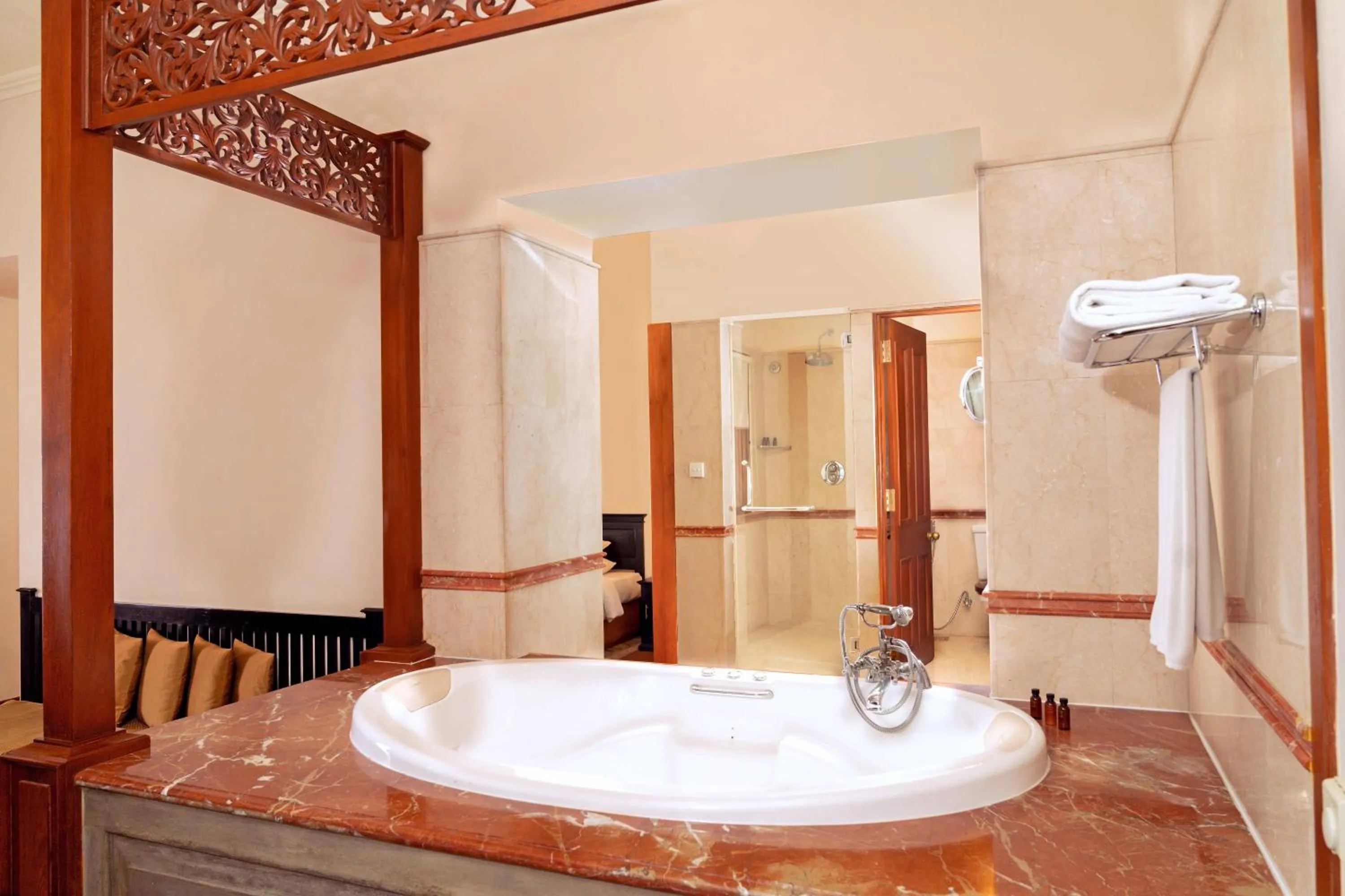 Bath in Galle Face Hotel