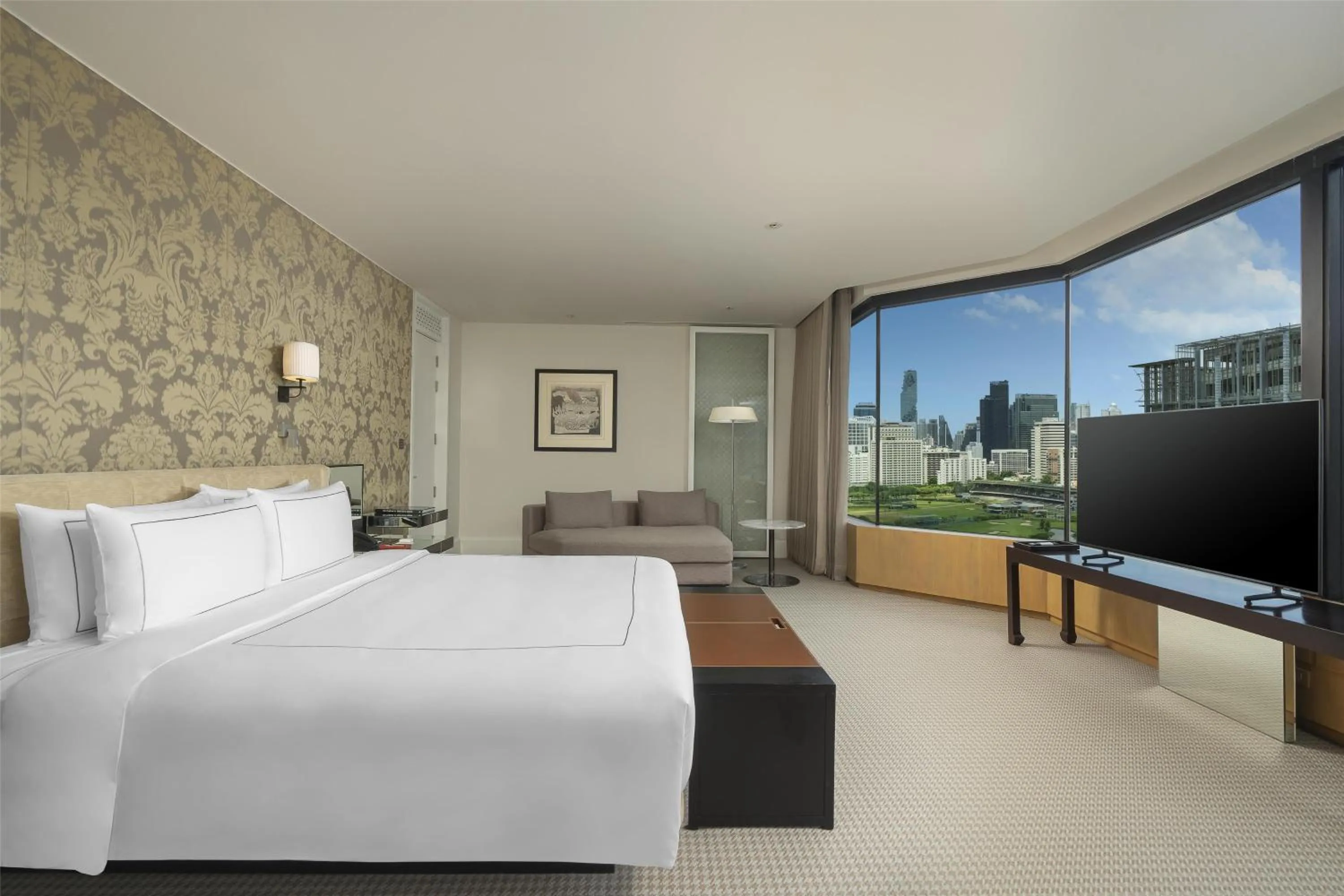 Photo of the whole room, Bed in Grand Hyatt Erawan Bangkok