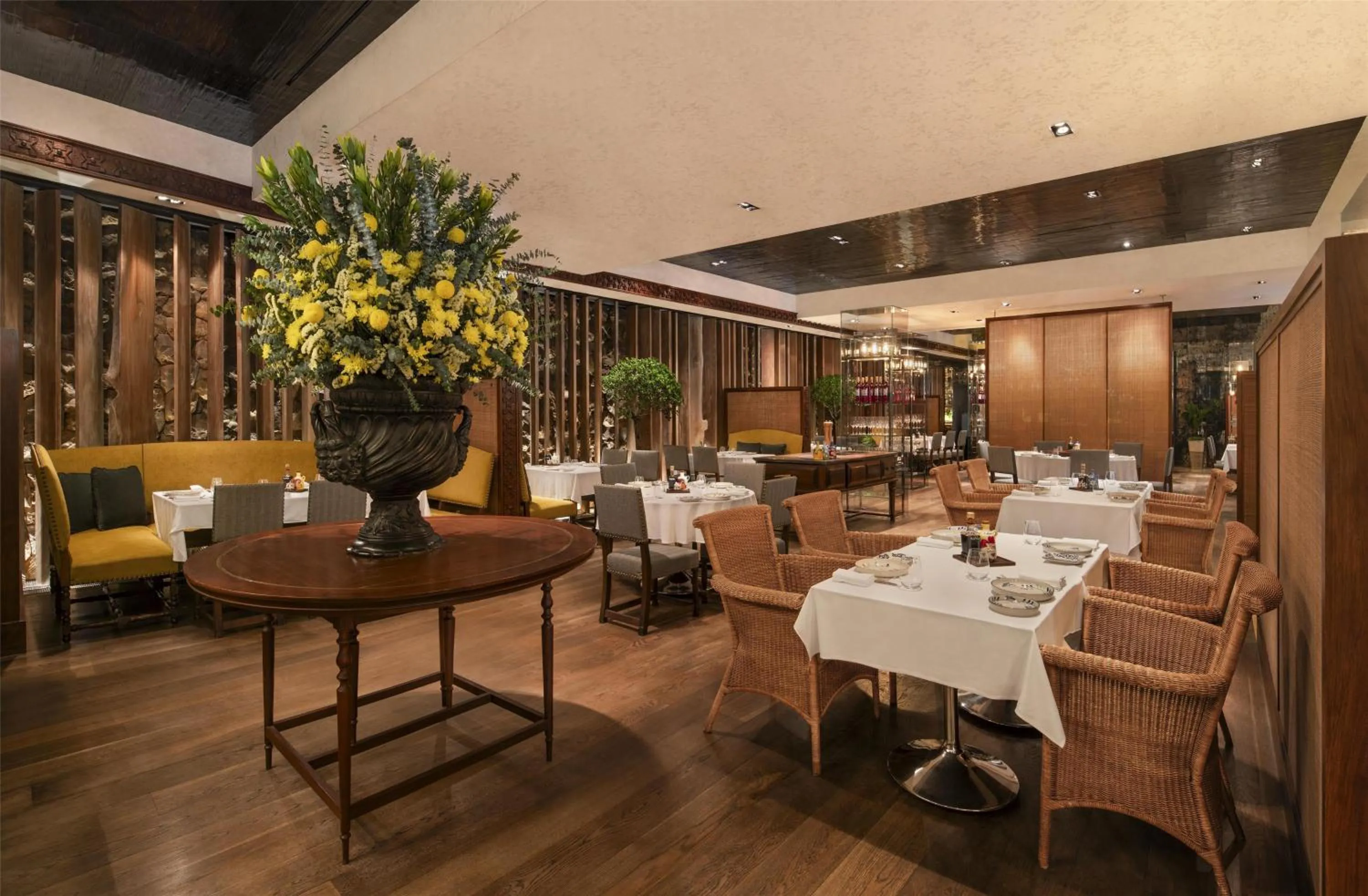 Restaurant/places to eat in Grand Hyatt Erawan Bangkok