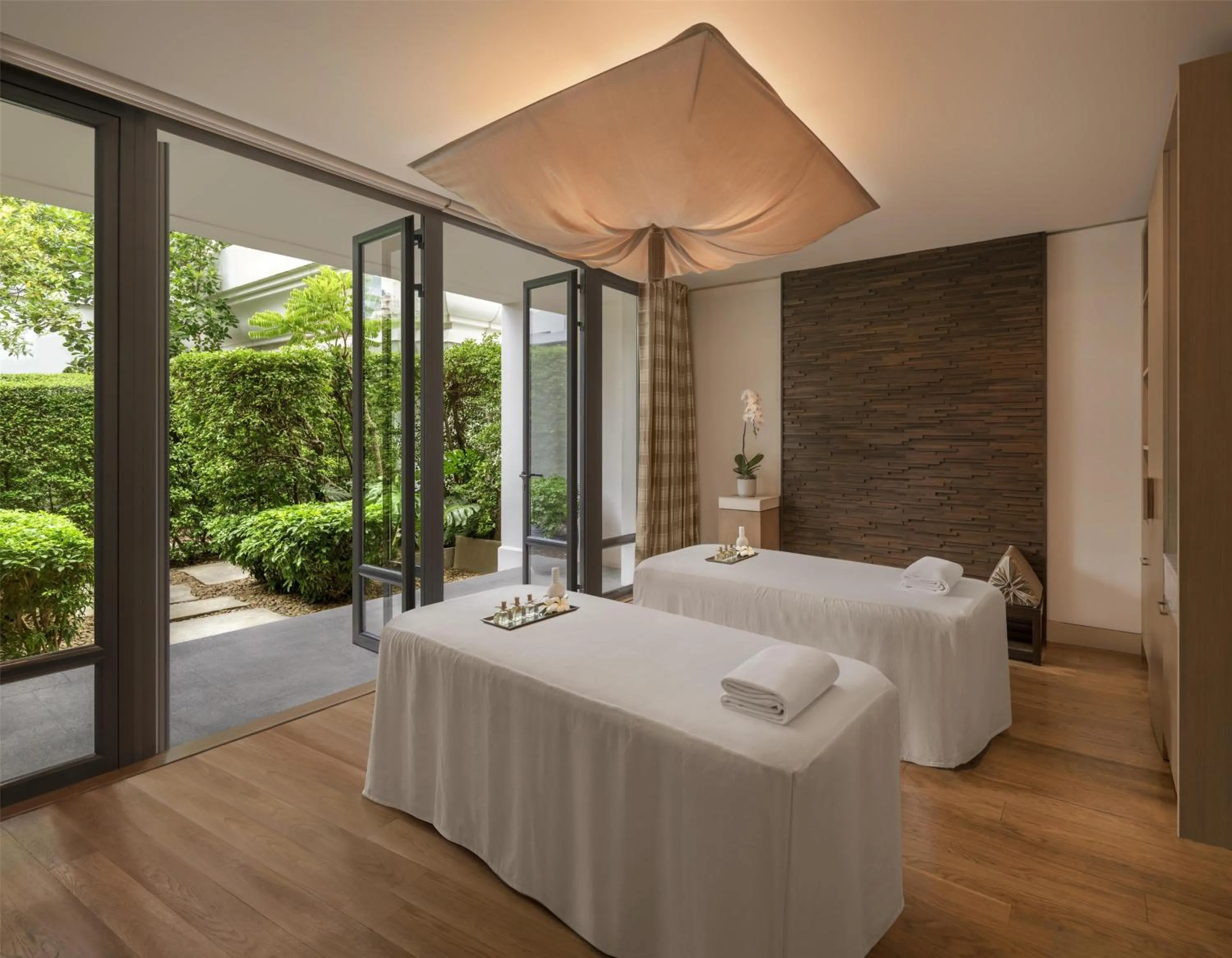 Spa and wellness centre/facilities, Bed in Grand Hyatt Erawan Bangkok