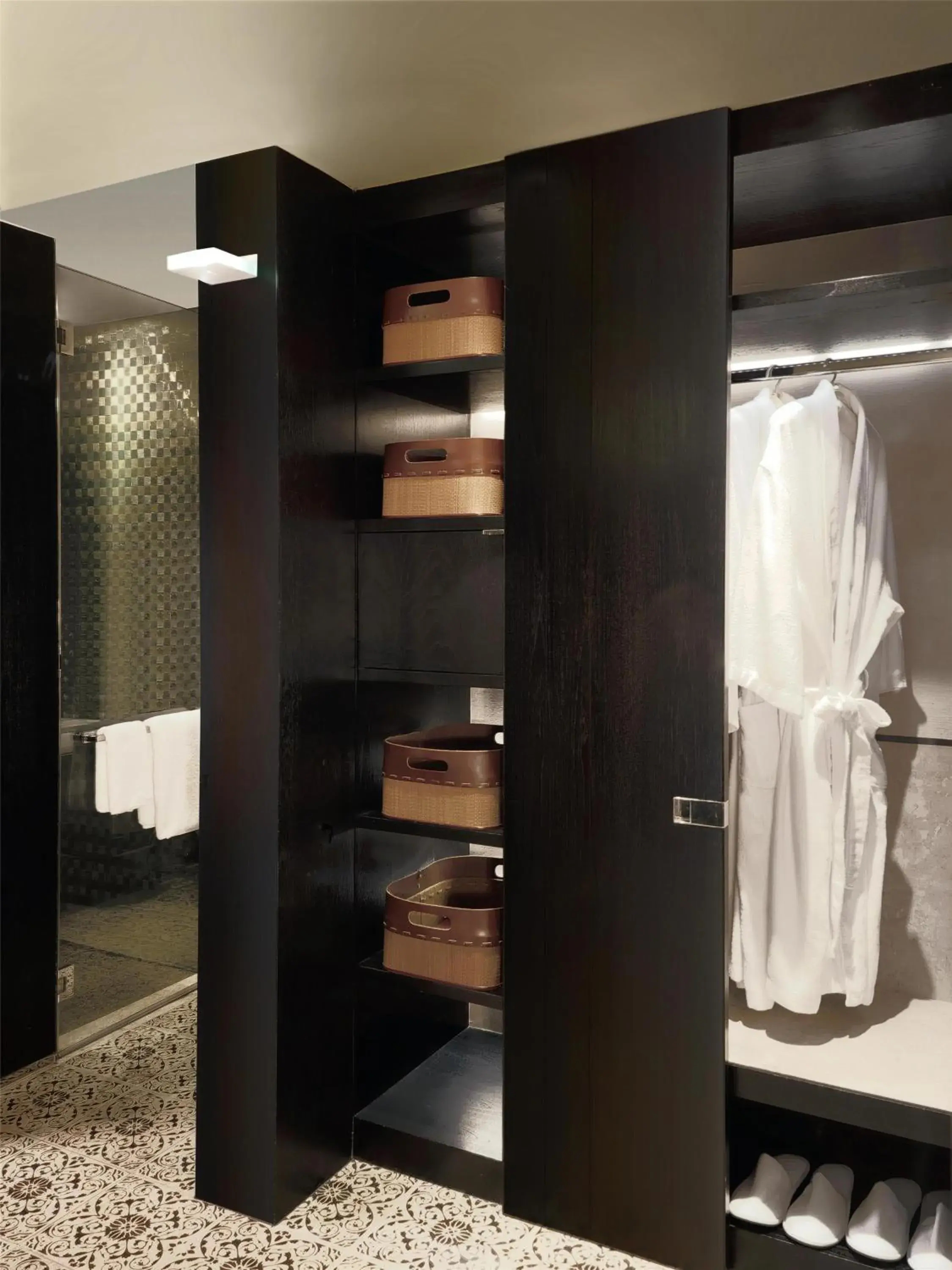 King Room - Club Access in Grand Hyatt Erawan Bangkok King Room - Club Access in Grand Hyatt Erawan Bangkok