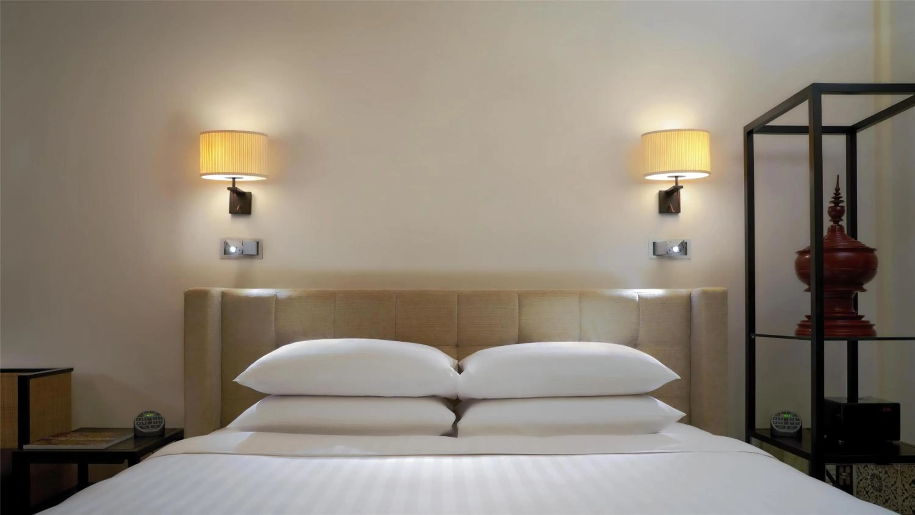 Bedroom, Bed in Grand Hyatt Erawan Bangkok