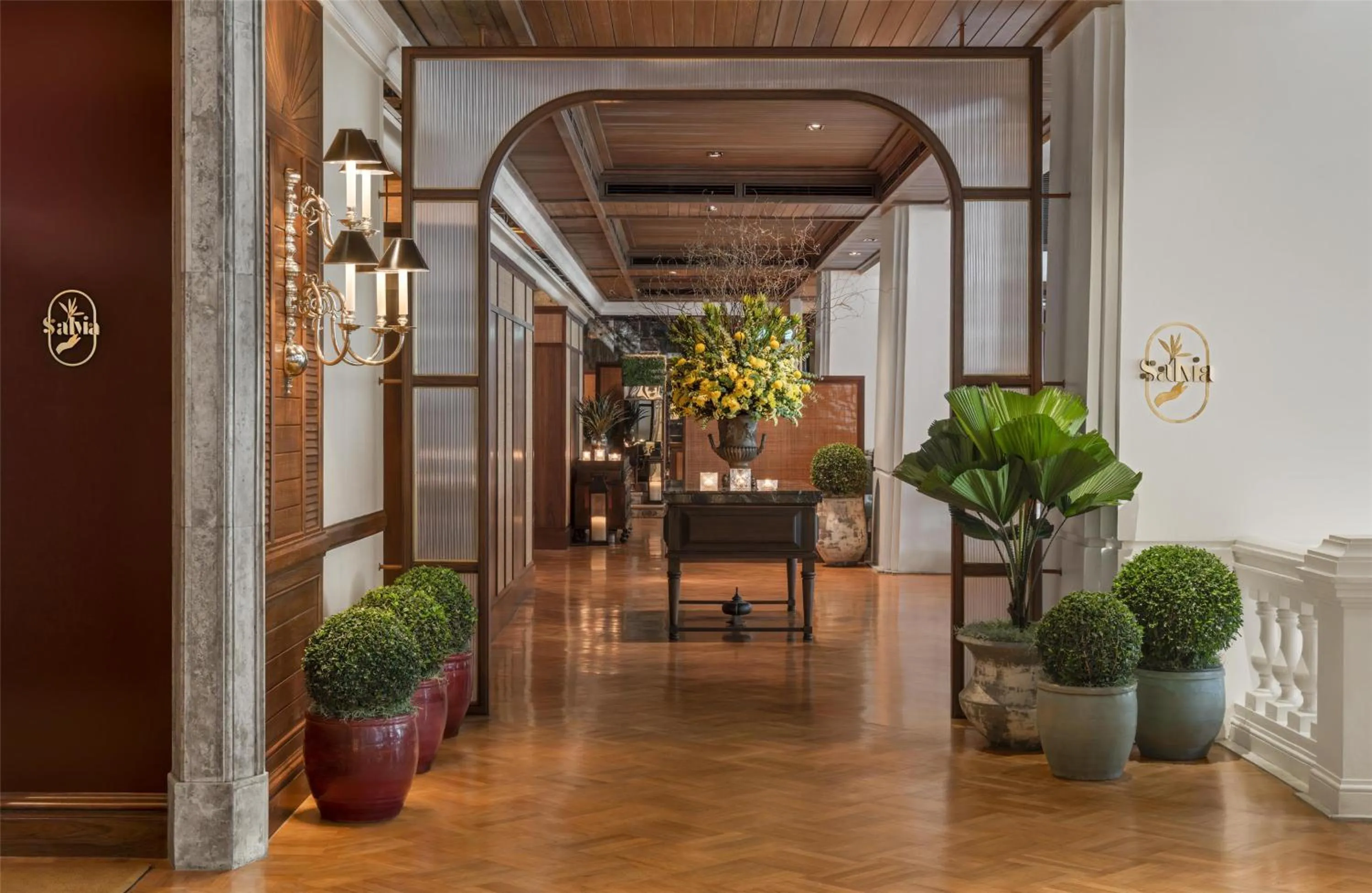 Restaurant/places to eat in Grand Hyatt Erawan Bangkok