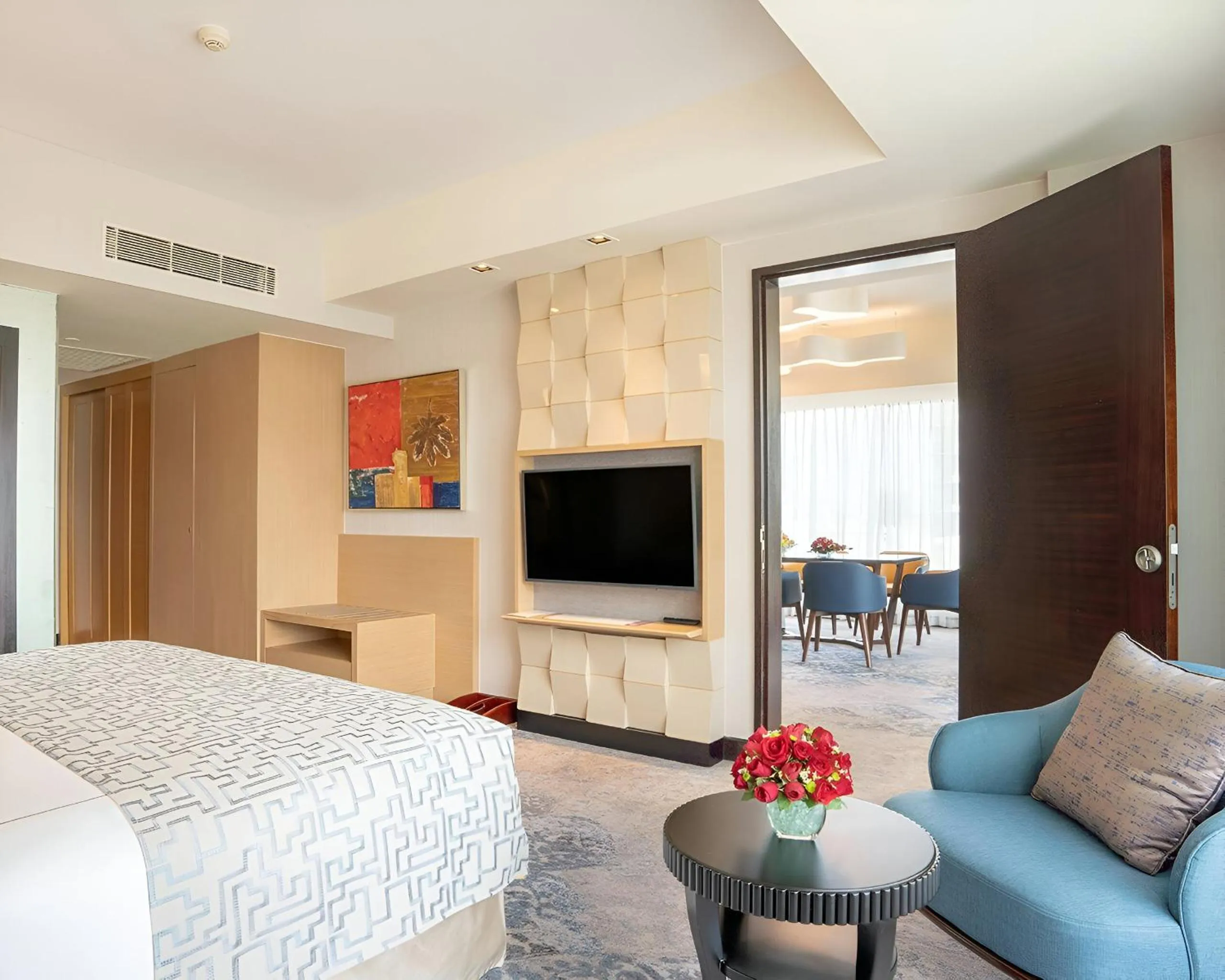 Photo of the whole room, Bed in Cinnamon Grand Colombo