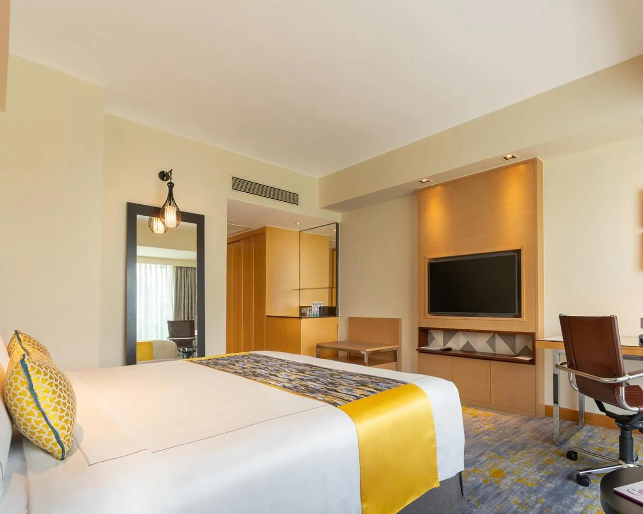 Bed in Cinnamon Grand Colombo