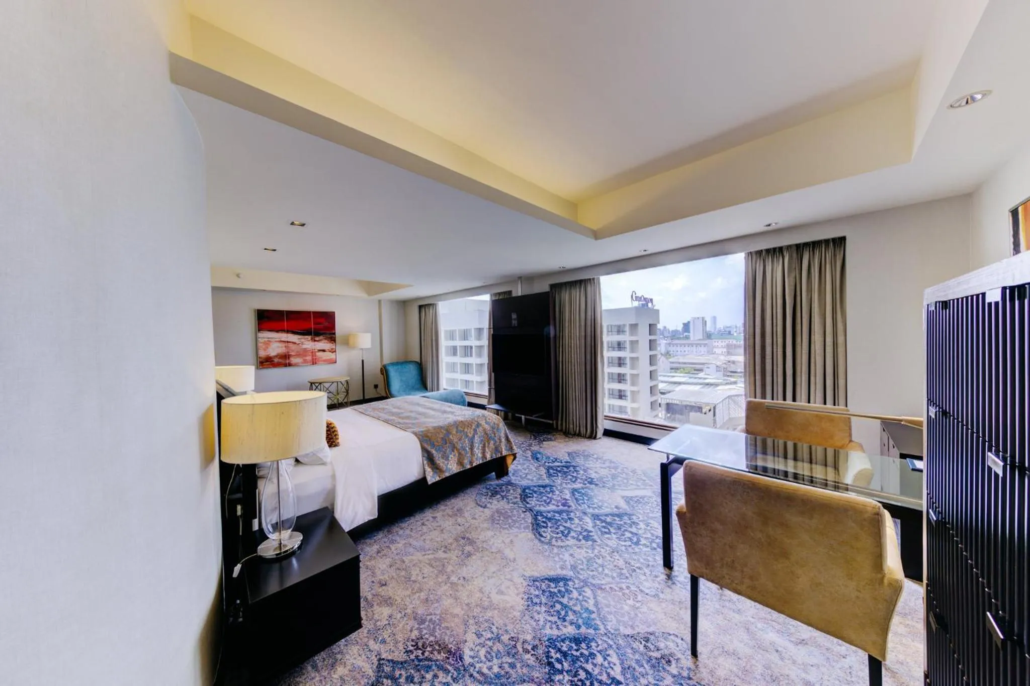 Photo of the whole room, Bed in Cinnamon Grand Colombo