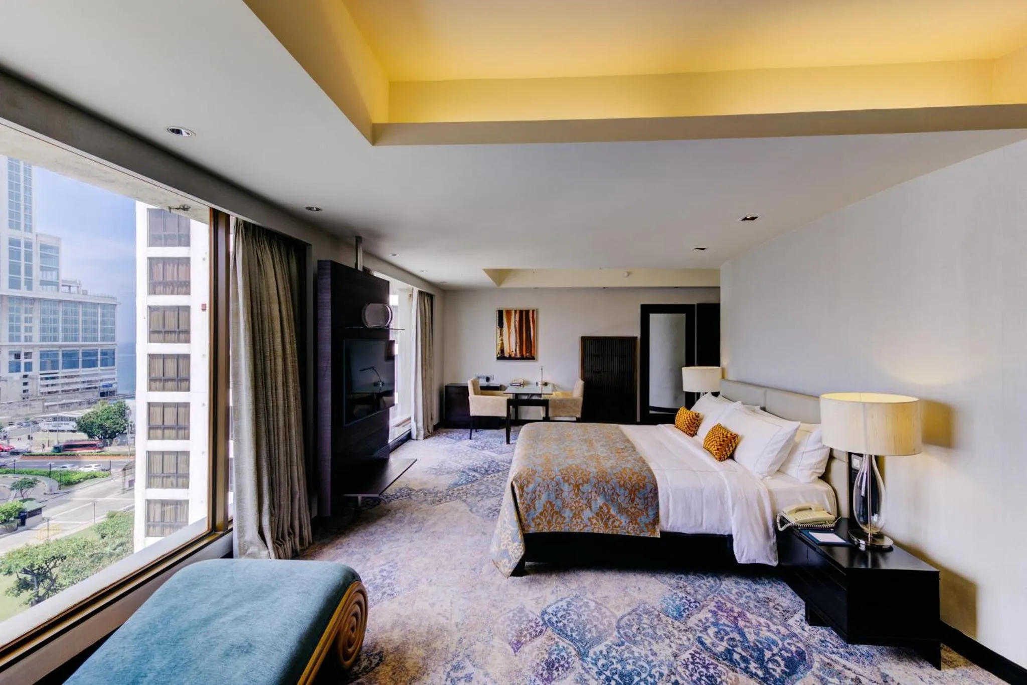 Property building, Bed in Cinnamon Grand Colombo