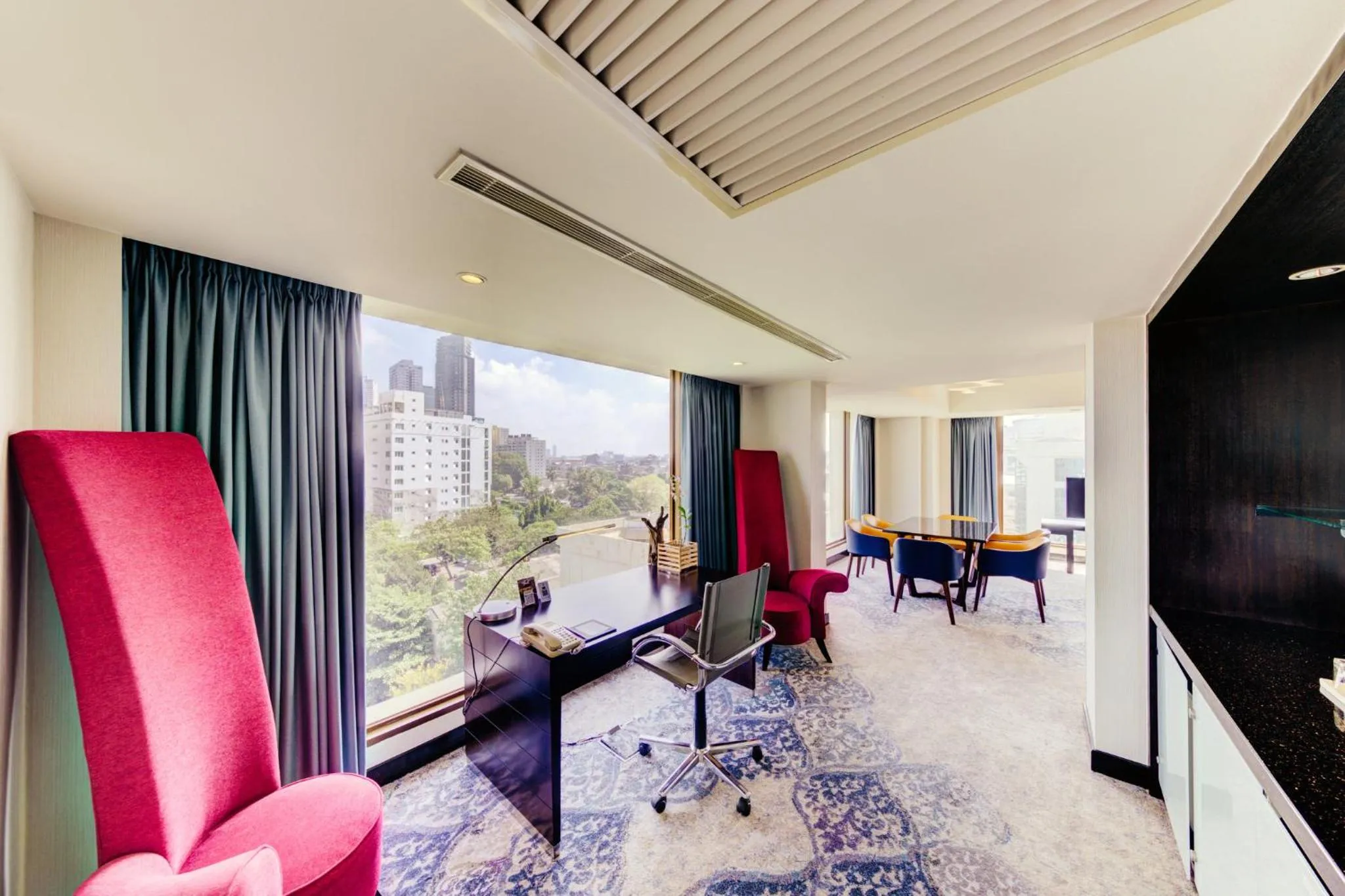 Bedroom in Cinnamon Grand Colombo