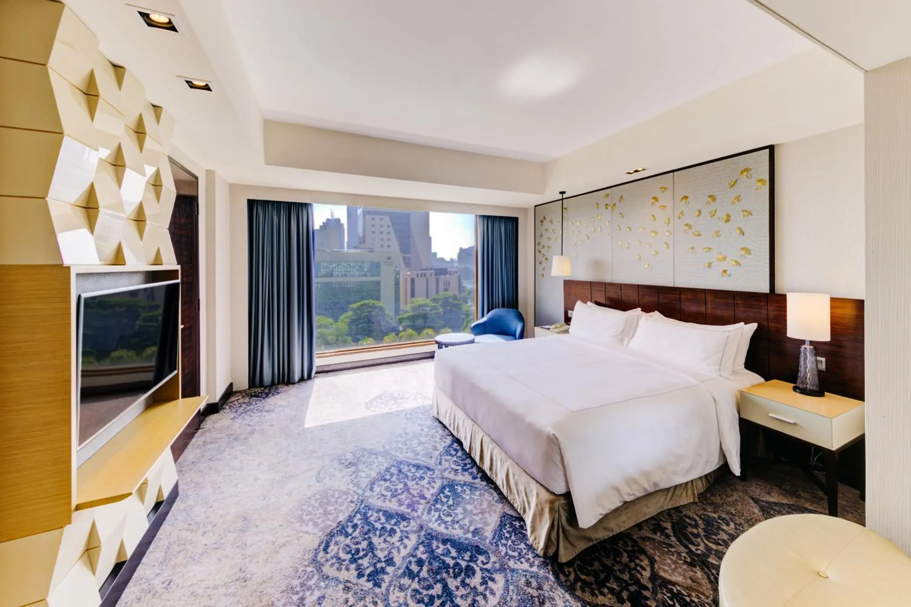 Premier Suite with Lounge access in Cinnamon Grand Colombo Premier Suite with Lounge access in Cinnamon Grand Colombo