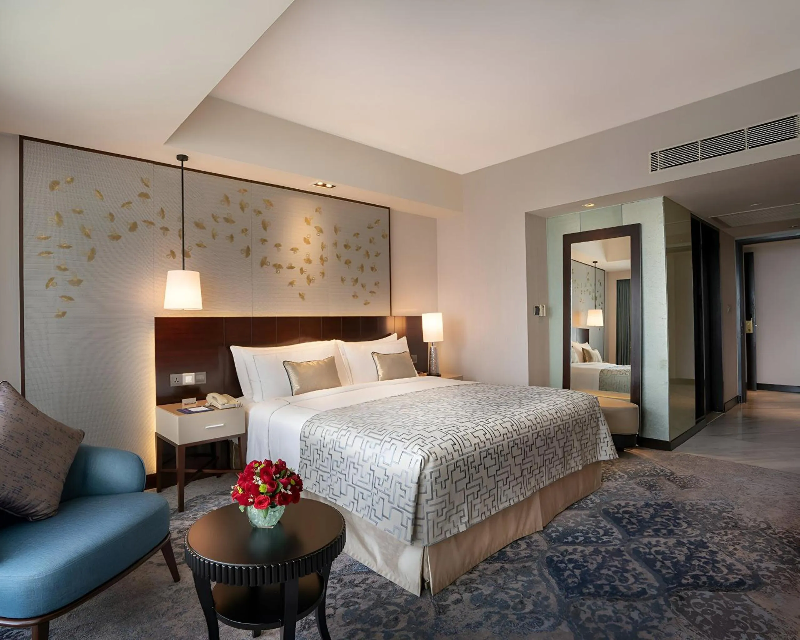 Photo of the whole room, Bed in Cinnamon Grand Colombo