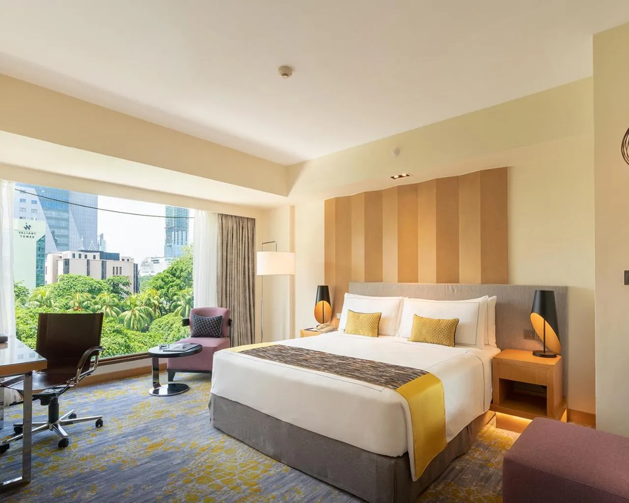 Bed in Cinnamon Grand Colombo