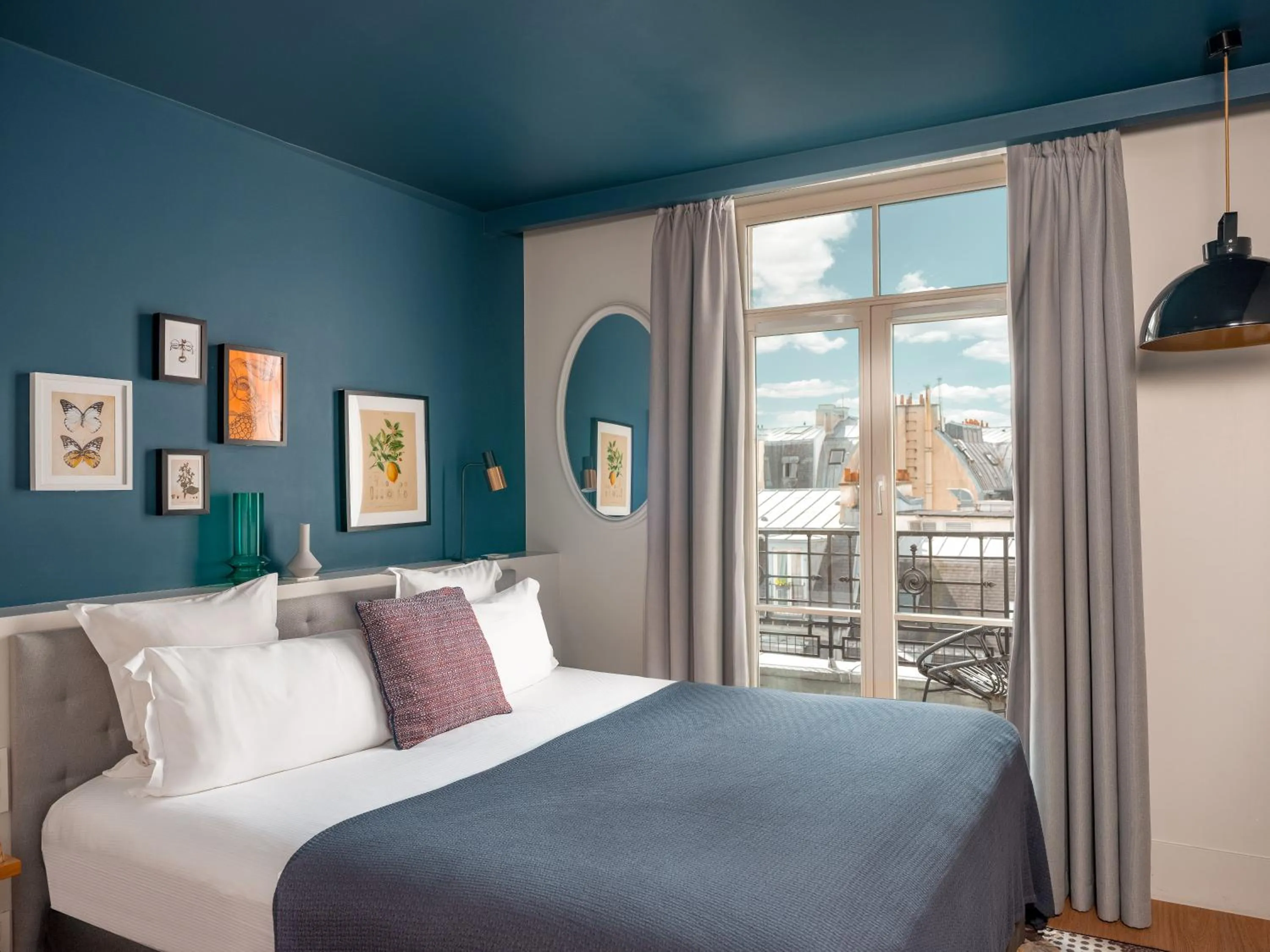 View (from property/room), Bed in Hôtel Belleval