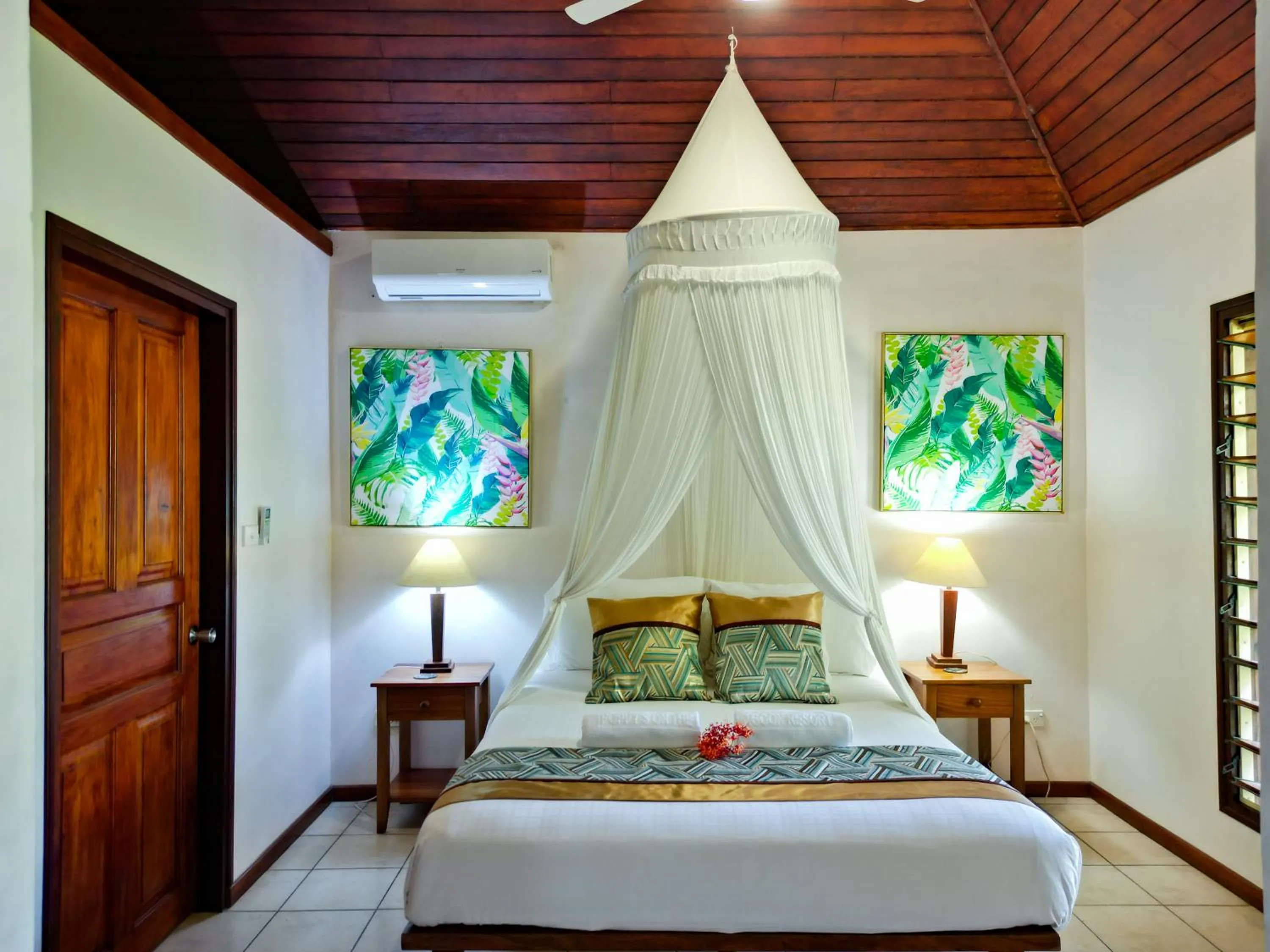 Bed in Poppy's on the Lagoon