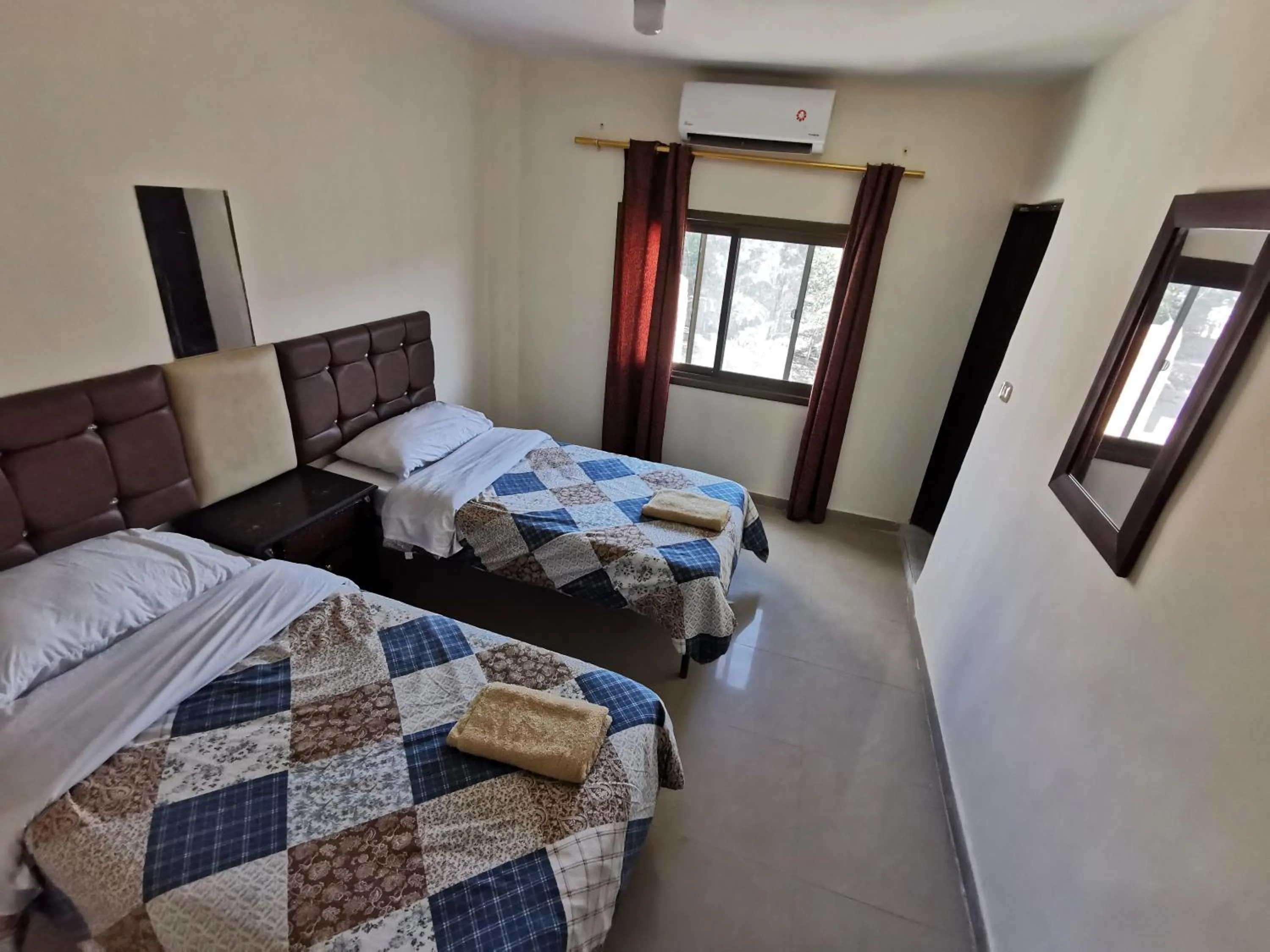 View (from property/room), Bed in Petra Gate Hotel