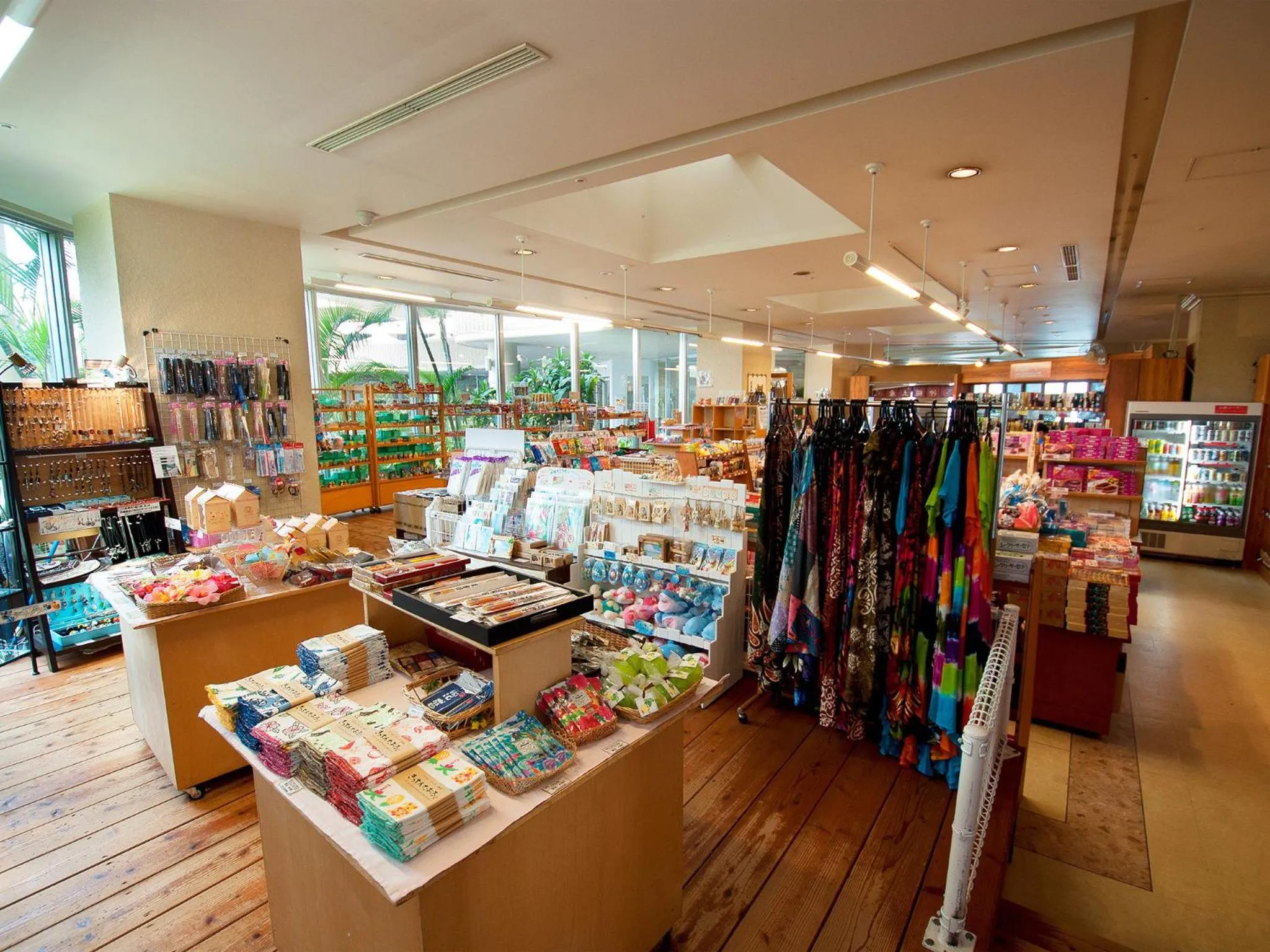 On-site shops in Rizzan Sea Park Hotel Tancha Bay