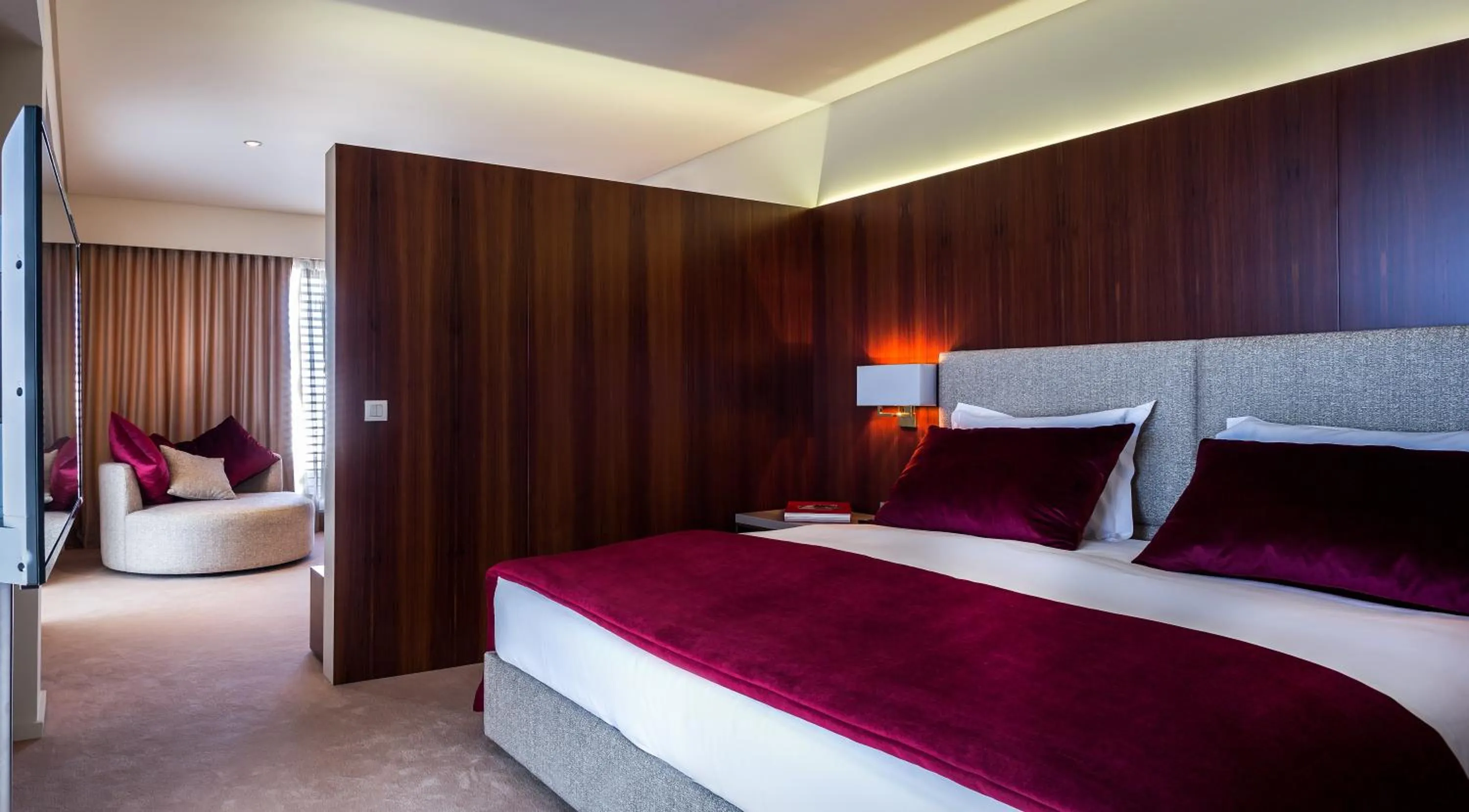 Bedroom, Bed in 4615 Hotel