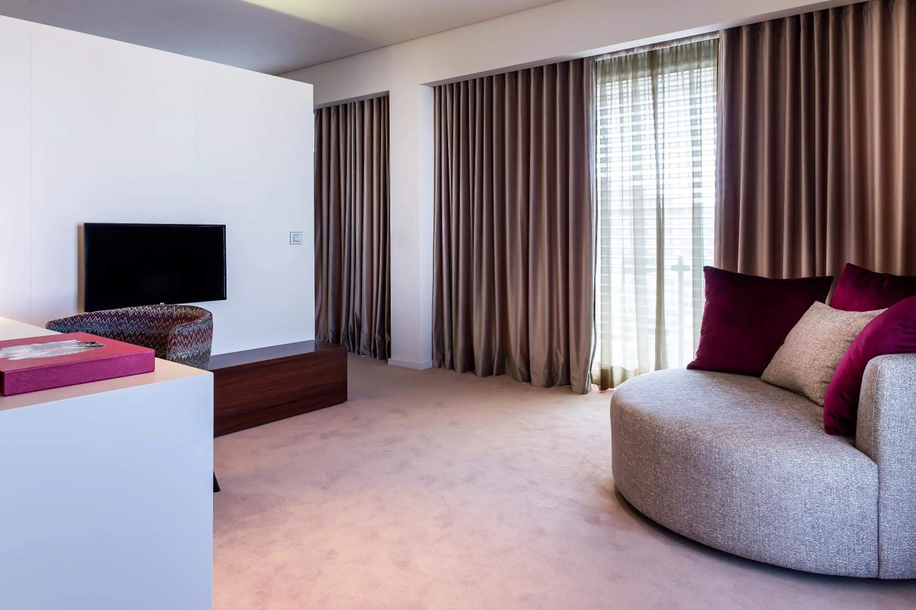 Bedroom, Bed in 4615 Hotel