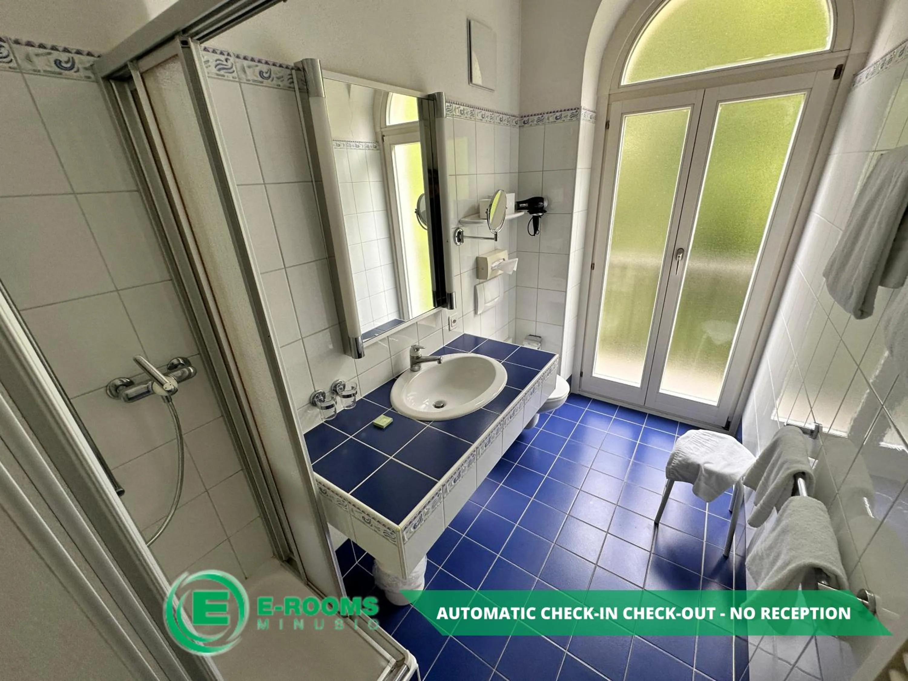 Bathroom in E-Rooms Minusio