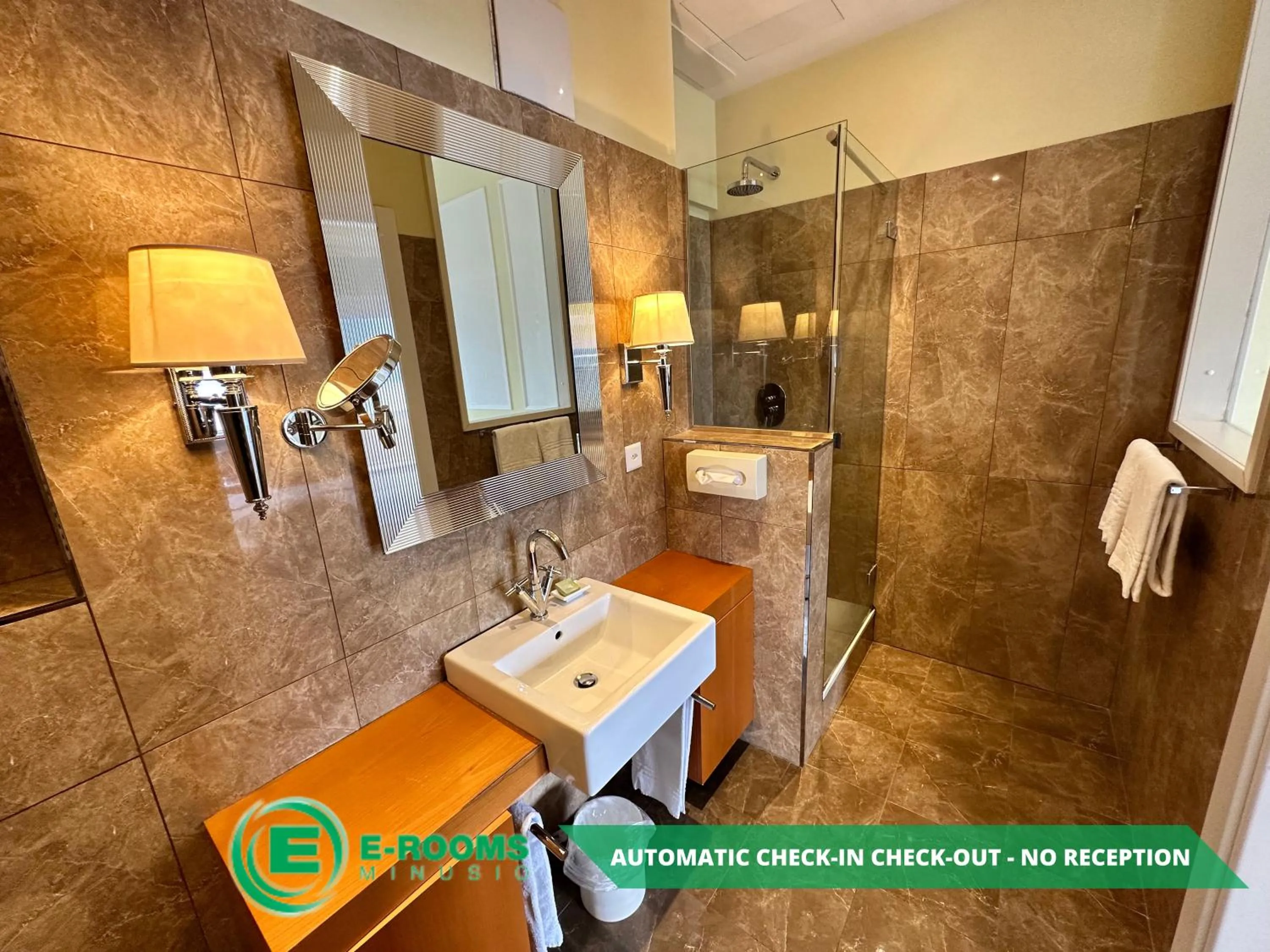 Shower in E-Rooms Minusio