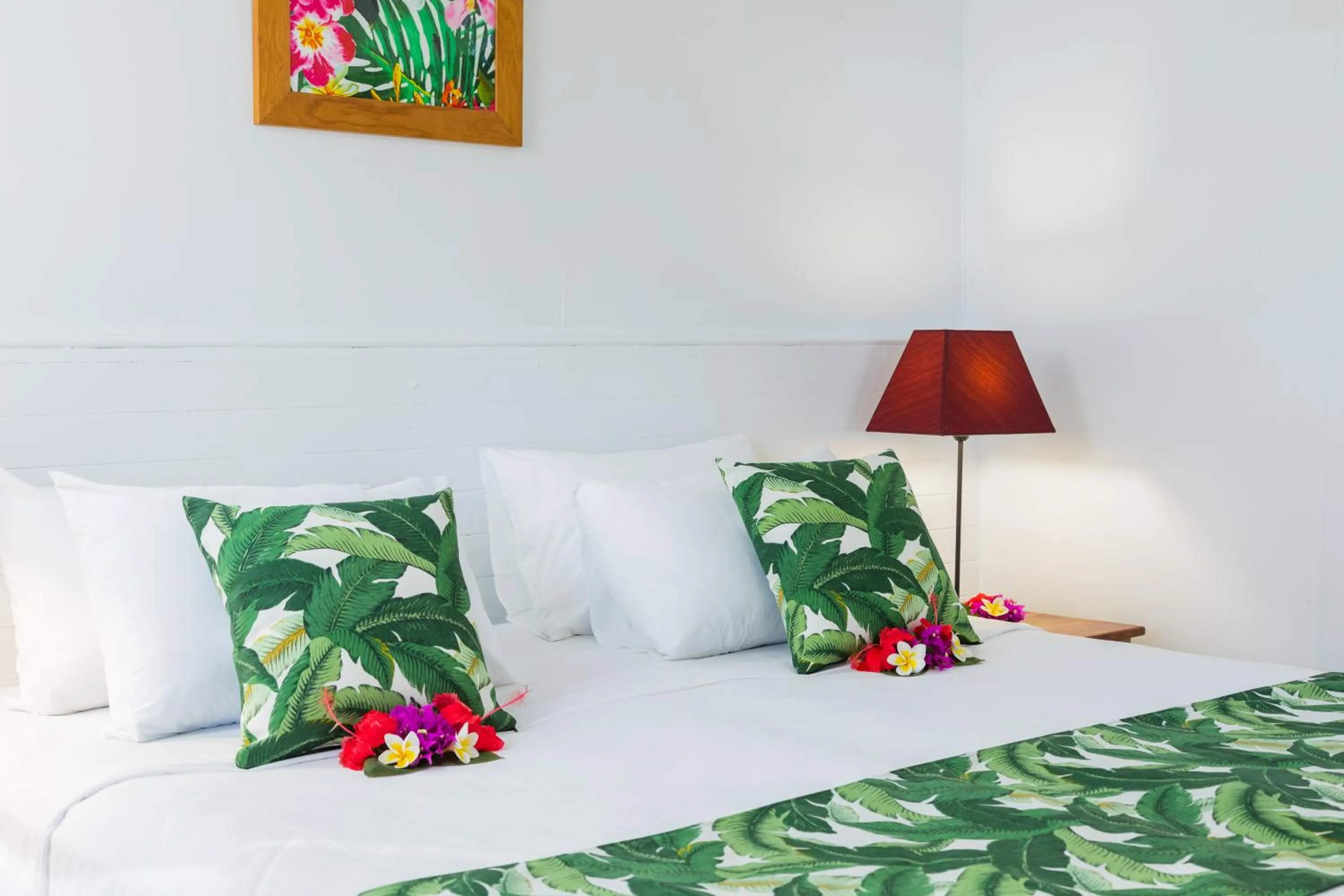 Bed in White Grass Ocean Resort & Spa