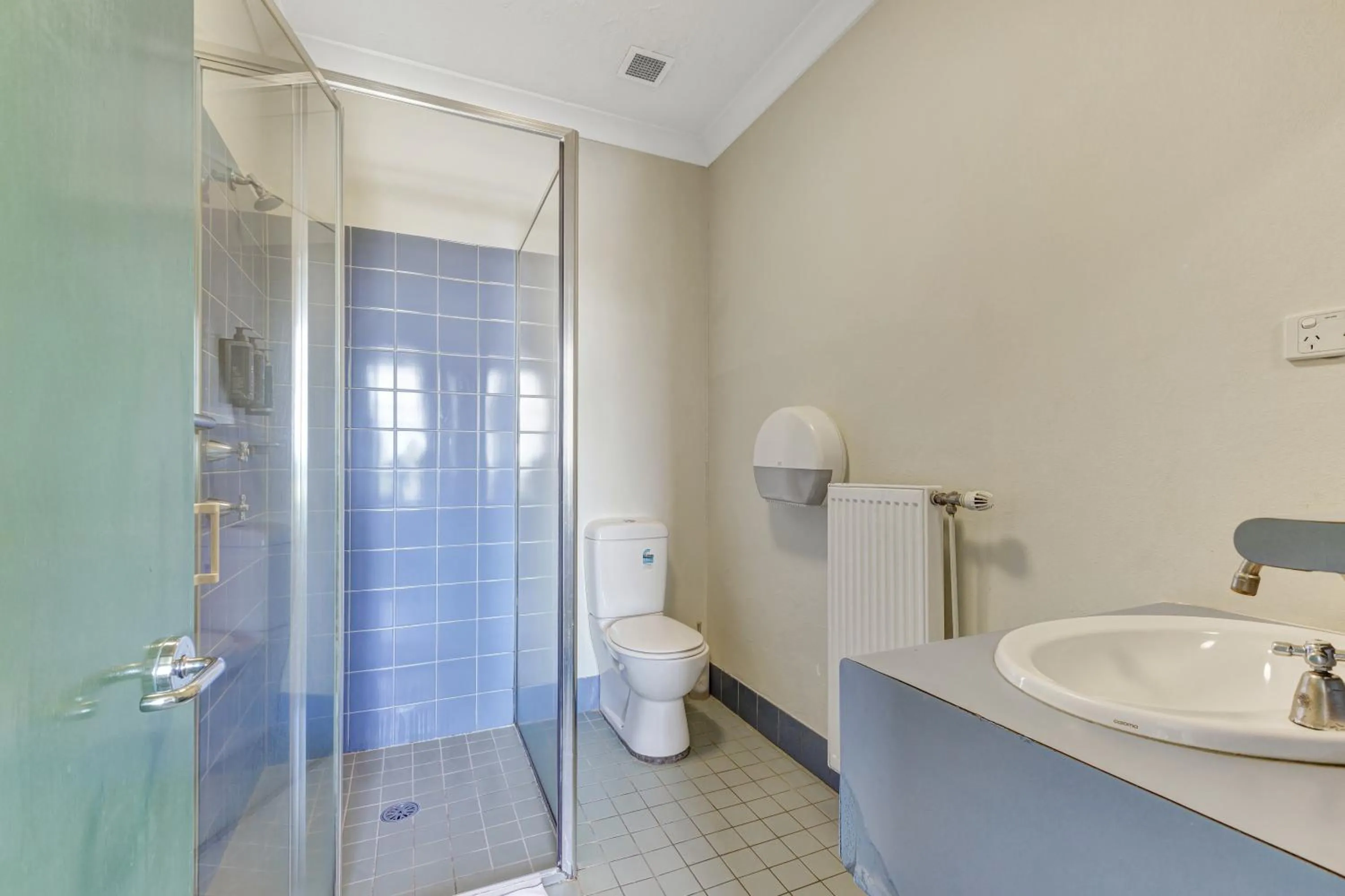 Bathroom in YHA Blue Mountains Katoomba