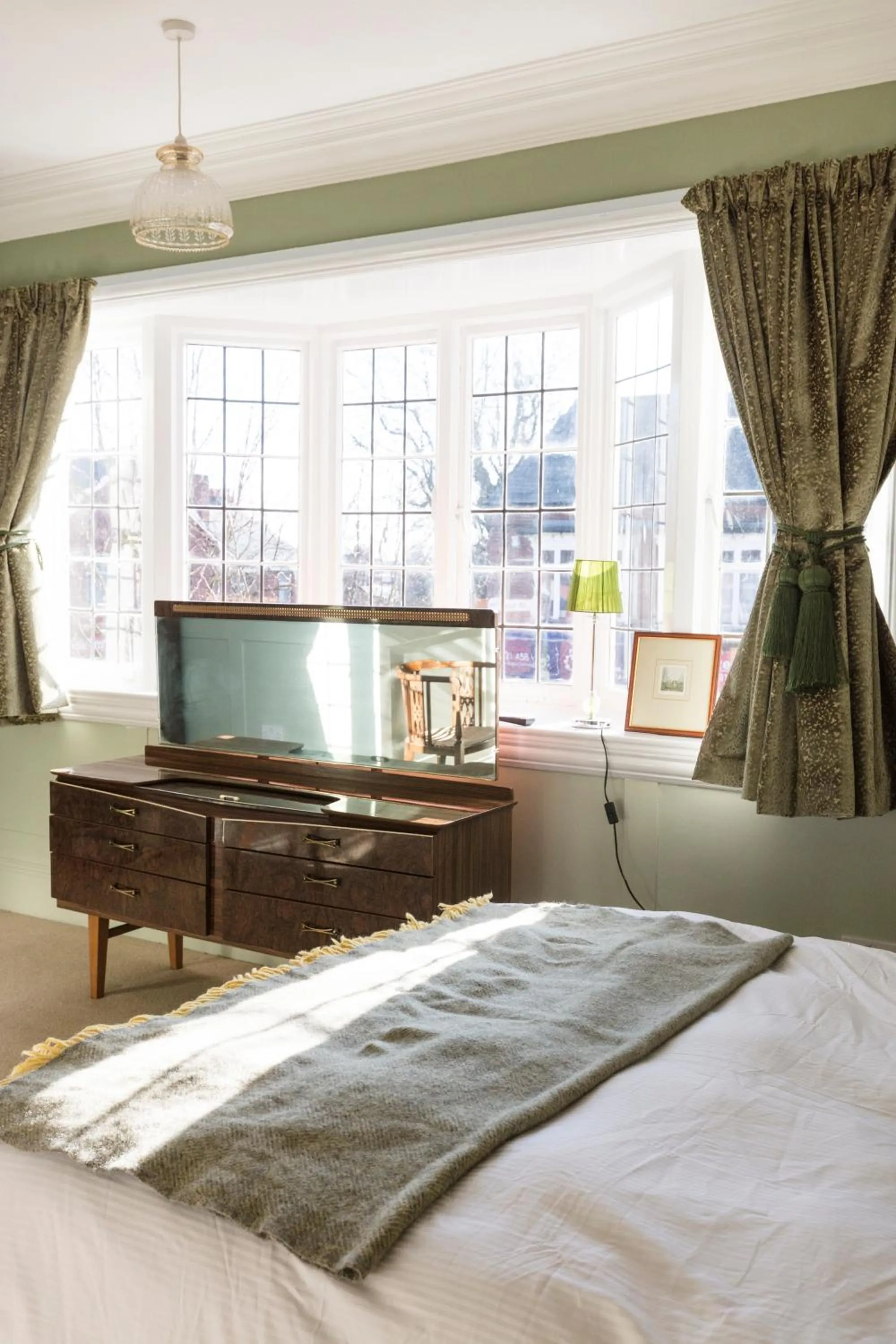 Photo of the whole room, Bed in Bournville House & Cafe