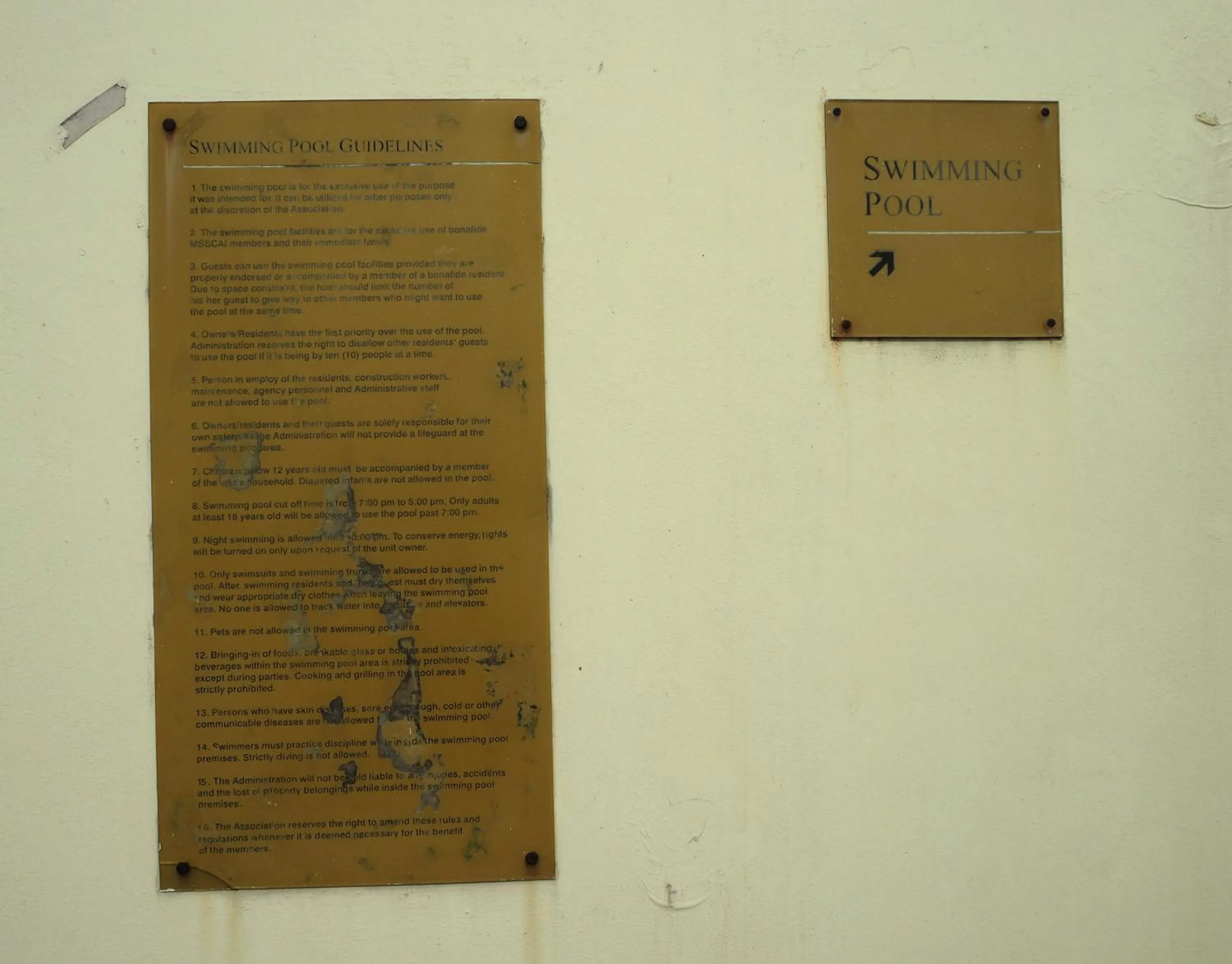 Swimming pool in Suites de Marina Manila with Netflix