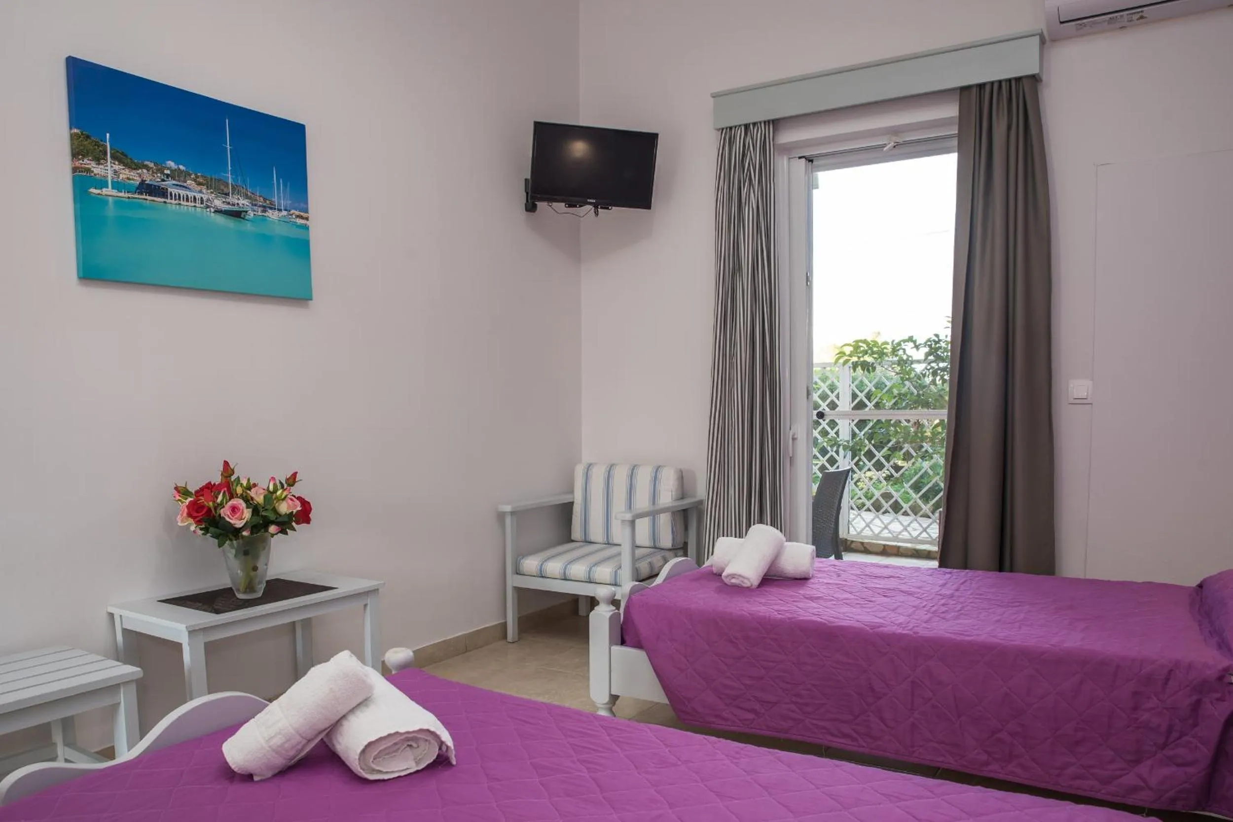 Bed in Tom & John Center