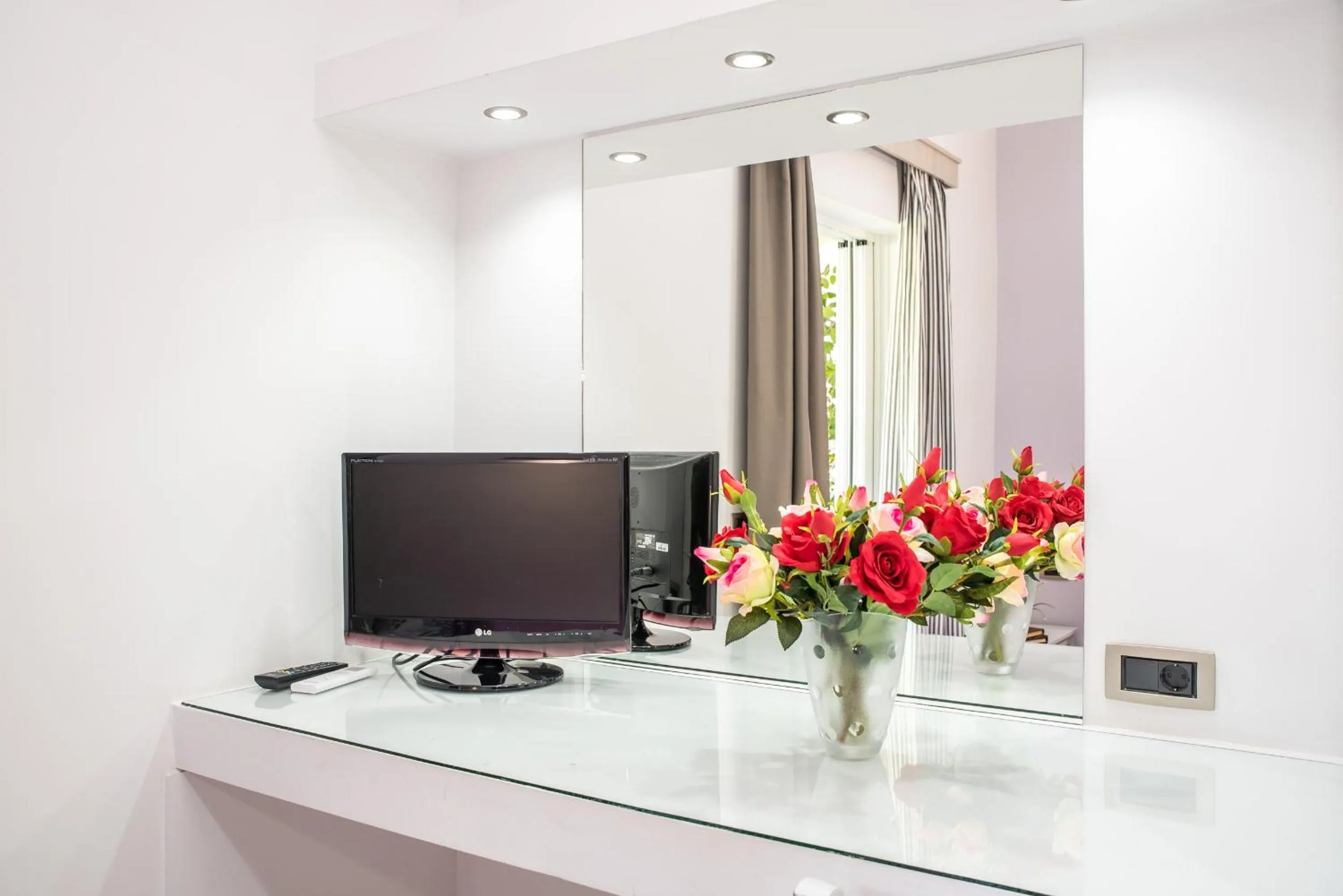 TV and multimedia in Tom & John Center