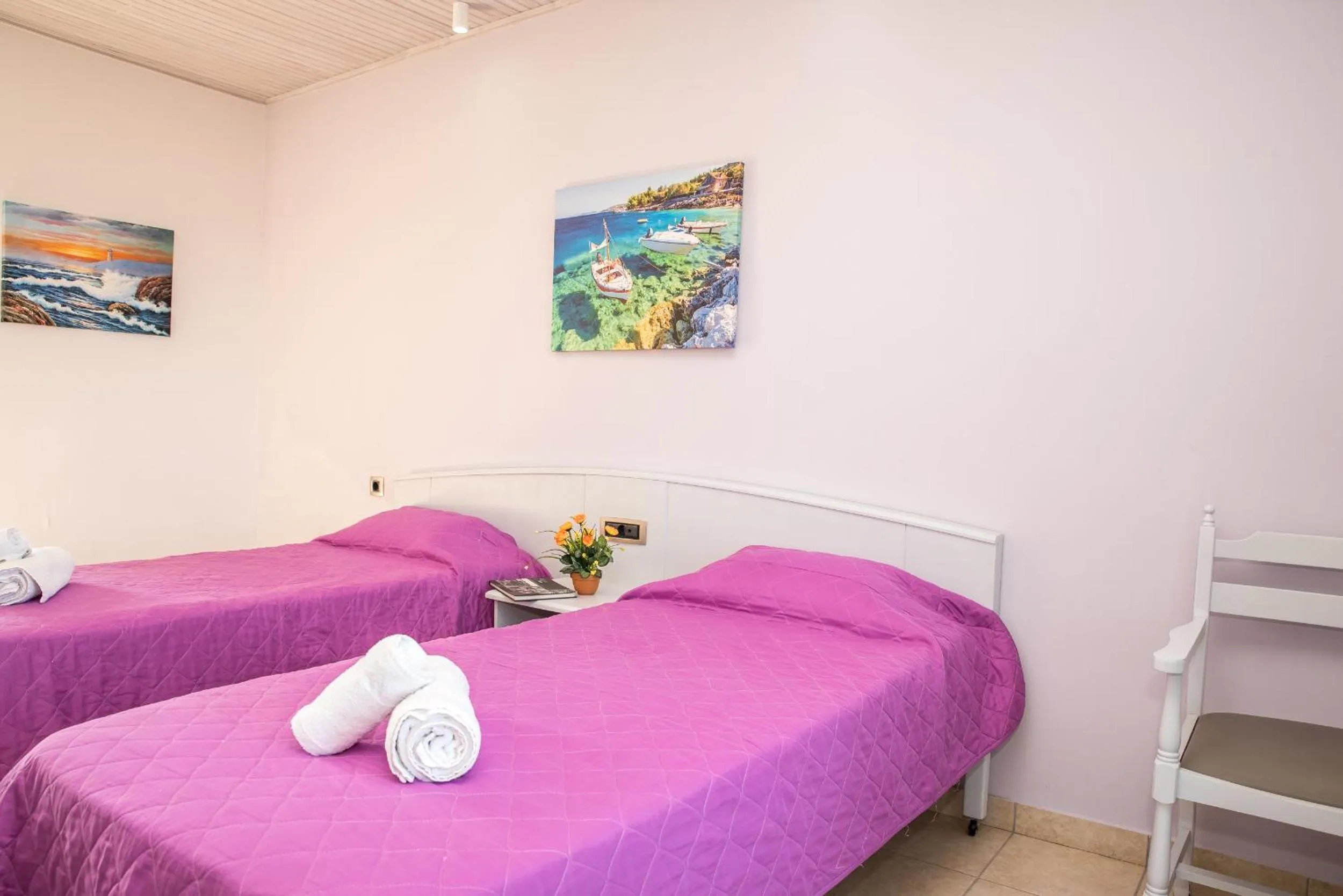 Bed in Tom & John Center