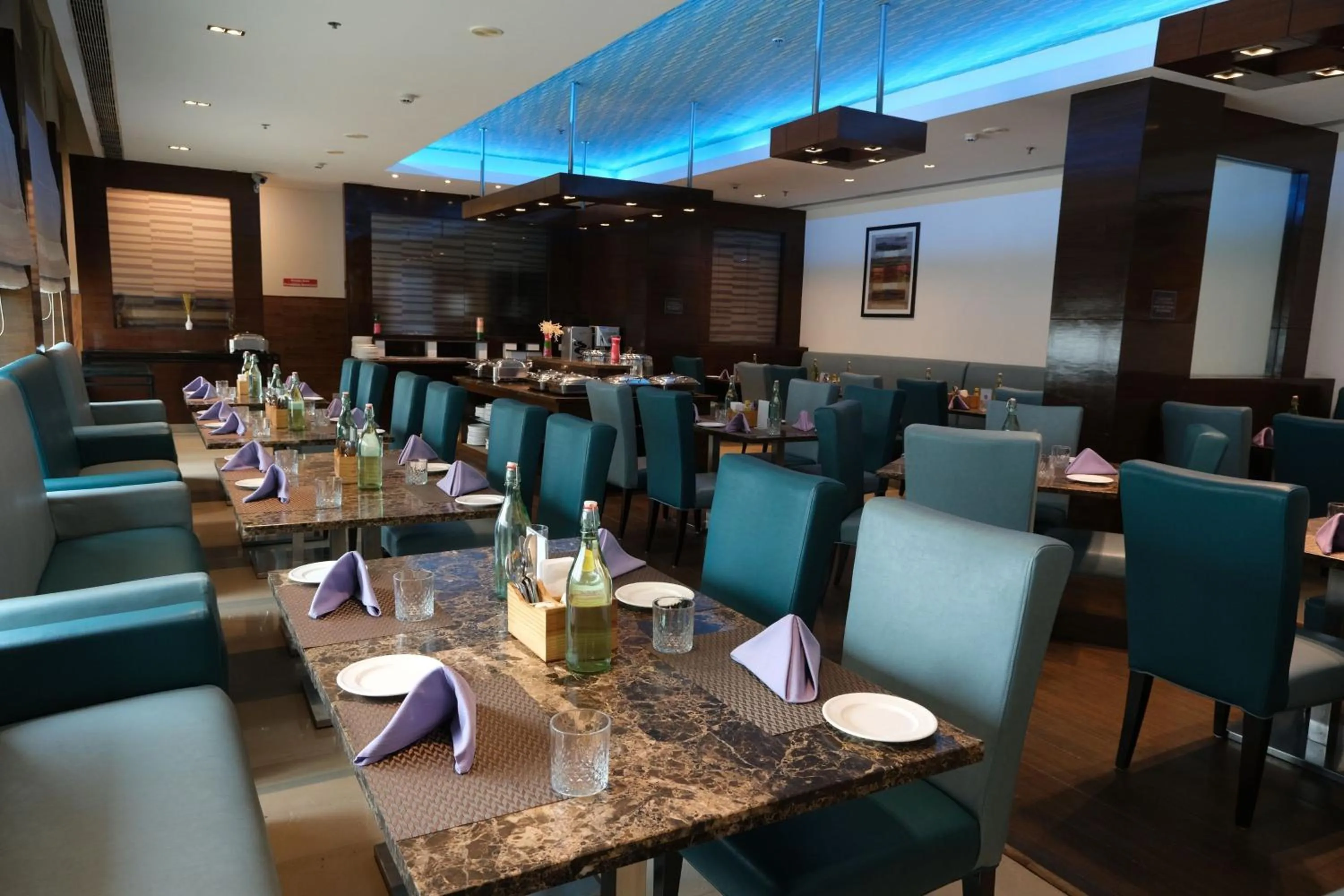 Restaurant/places to eat in Four Points by Sheraton Vadodara