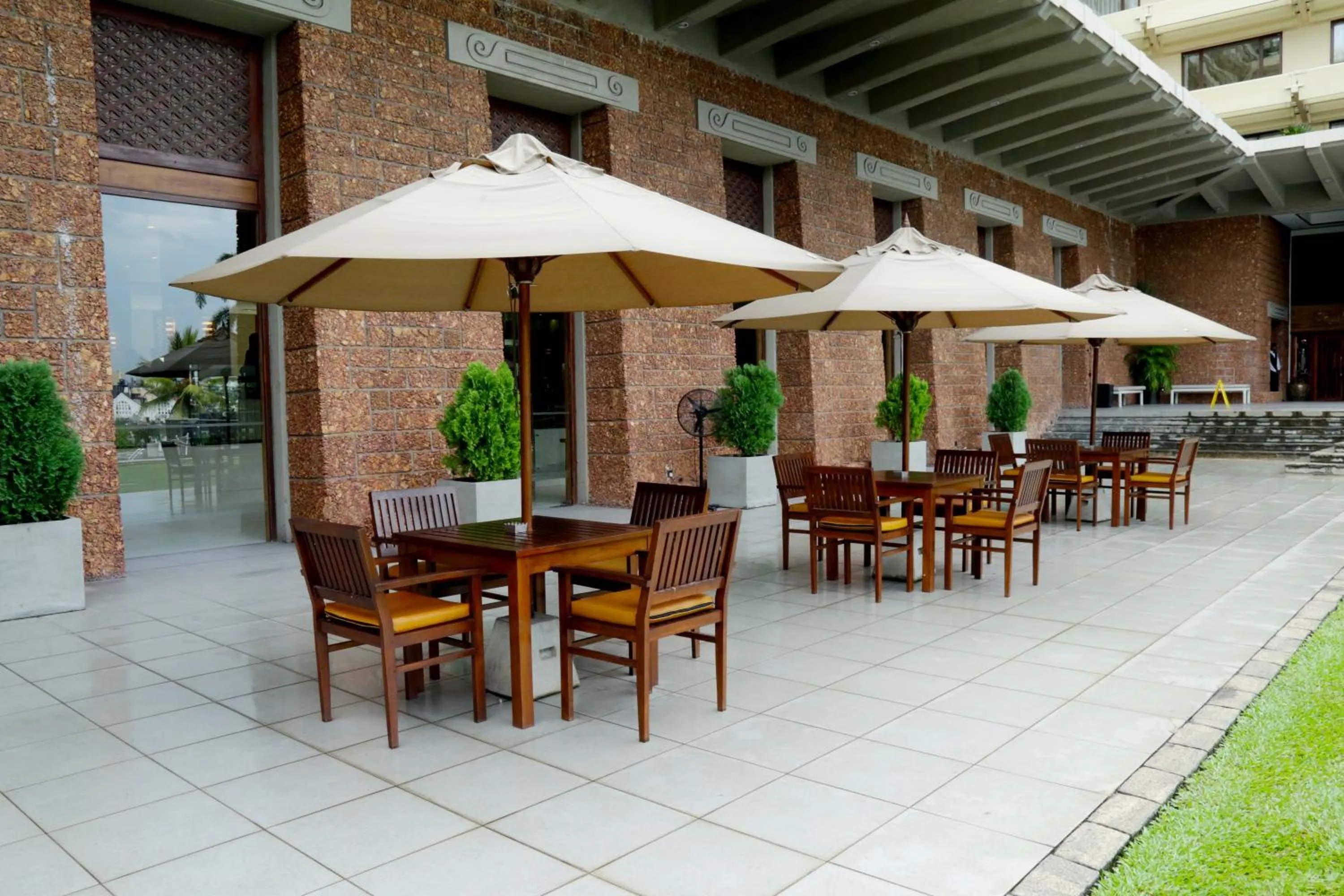 Restaurant/places to eat in Cinnamon Lakeside