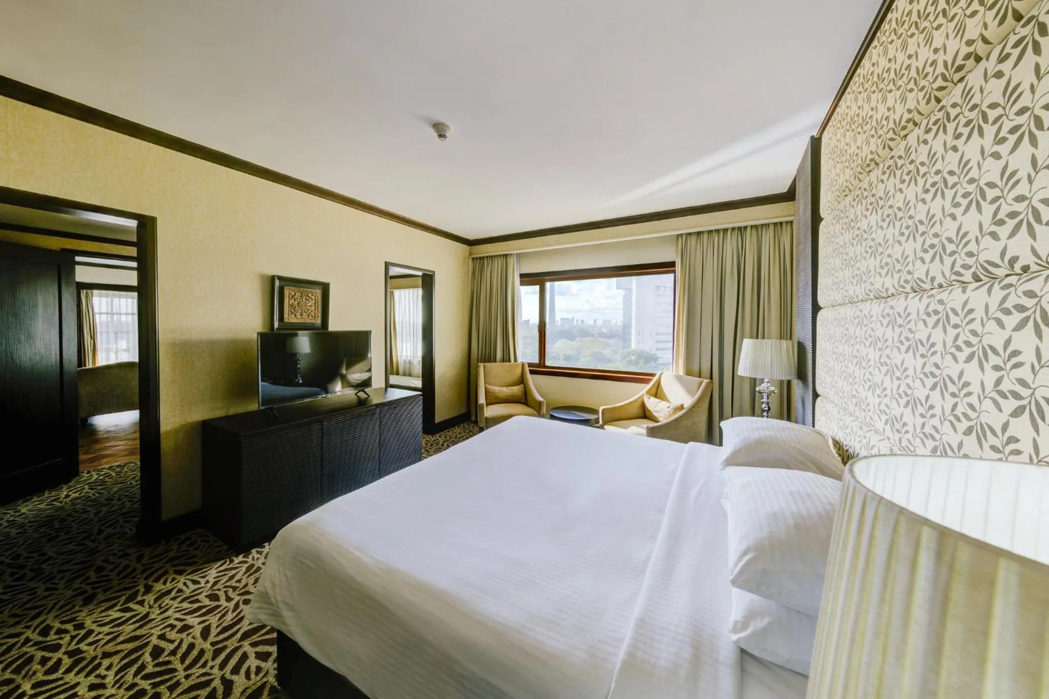 Photo of the whole room, Bed in Cinnamon Lakeside