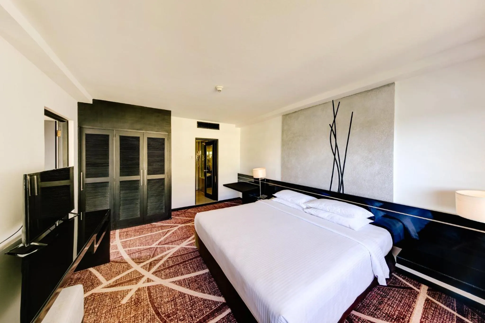 Photo of the whole room, Bed in Cinnamon Lakeside