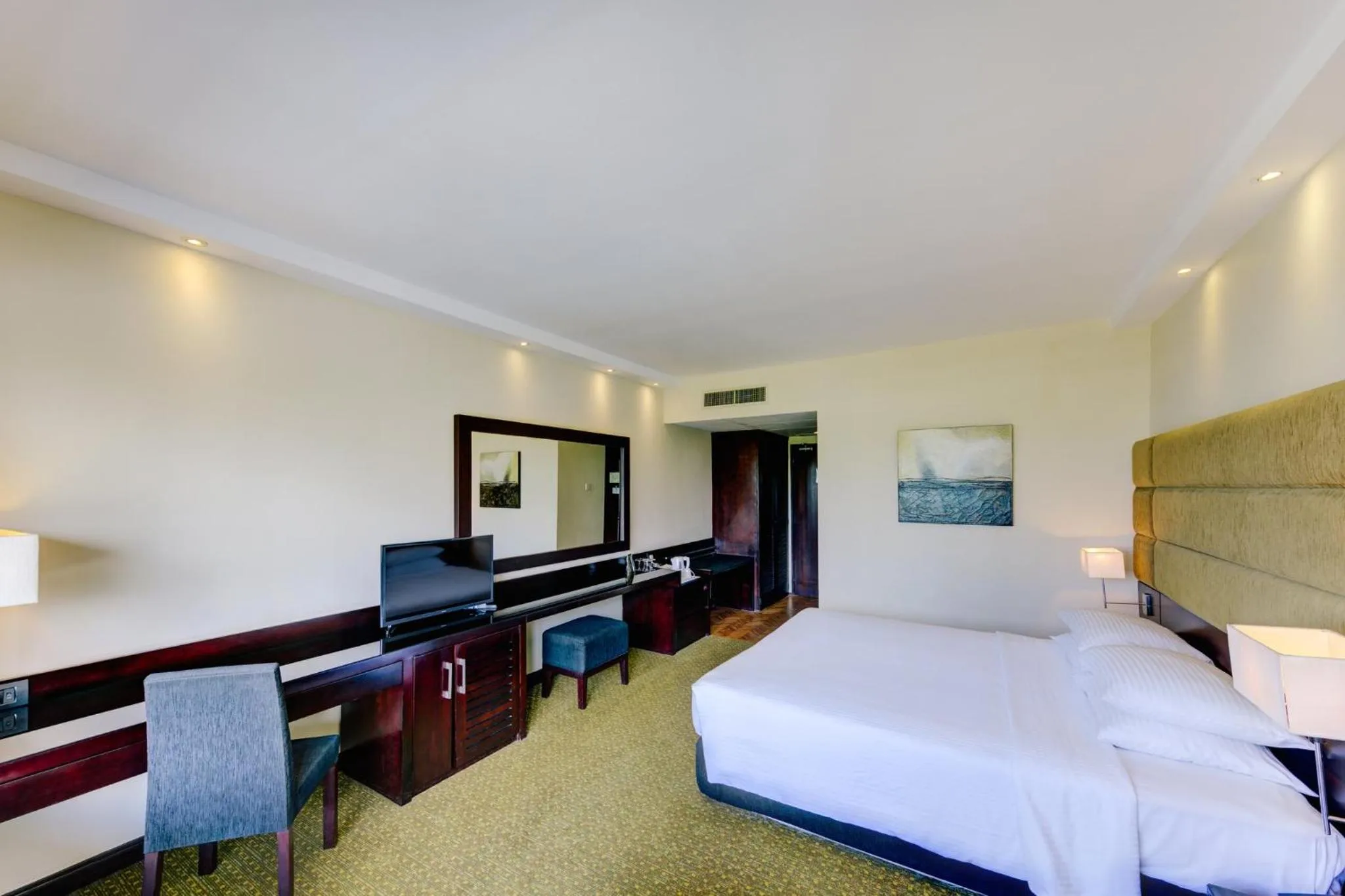 Bedroom, Bed in Cinnamon Lakeside