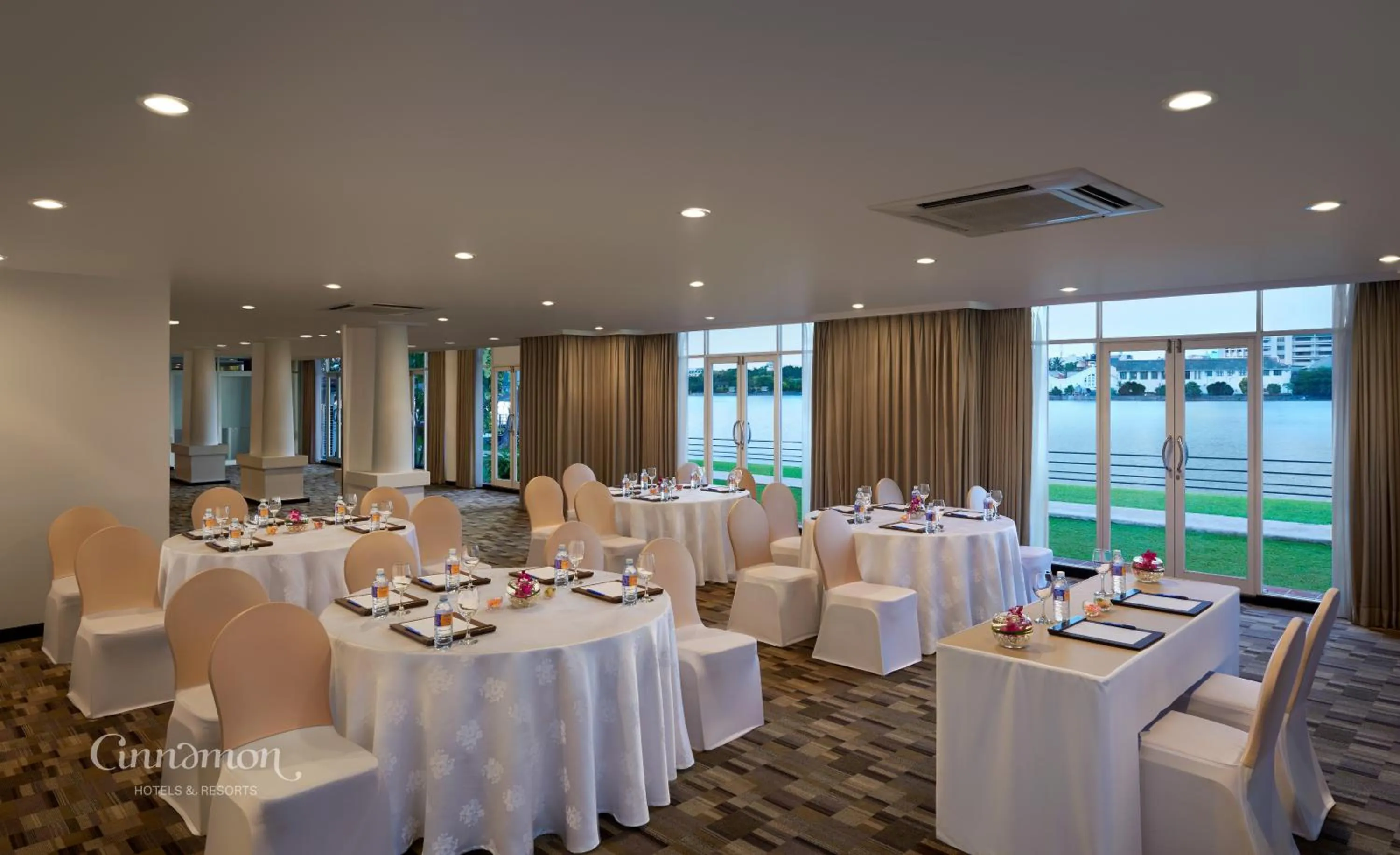Banquet/Function facilities in Cinnamon Lakeside