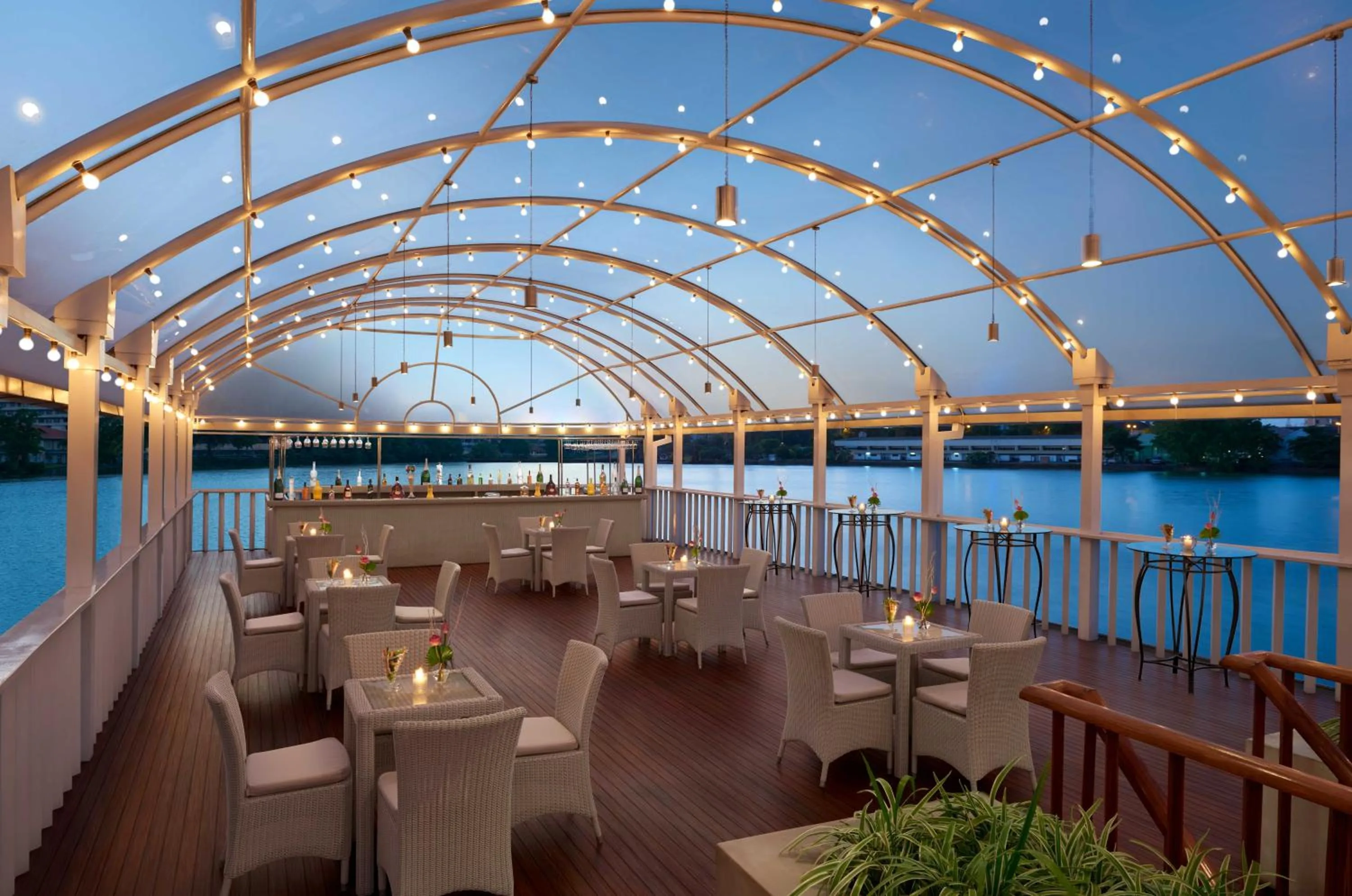 Lounge or bar in Cinnamon Lakeside