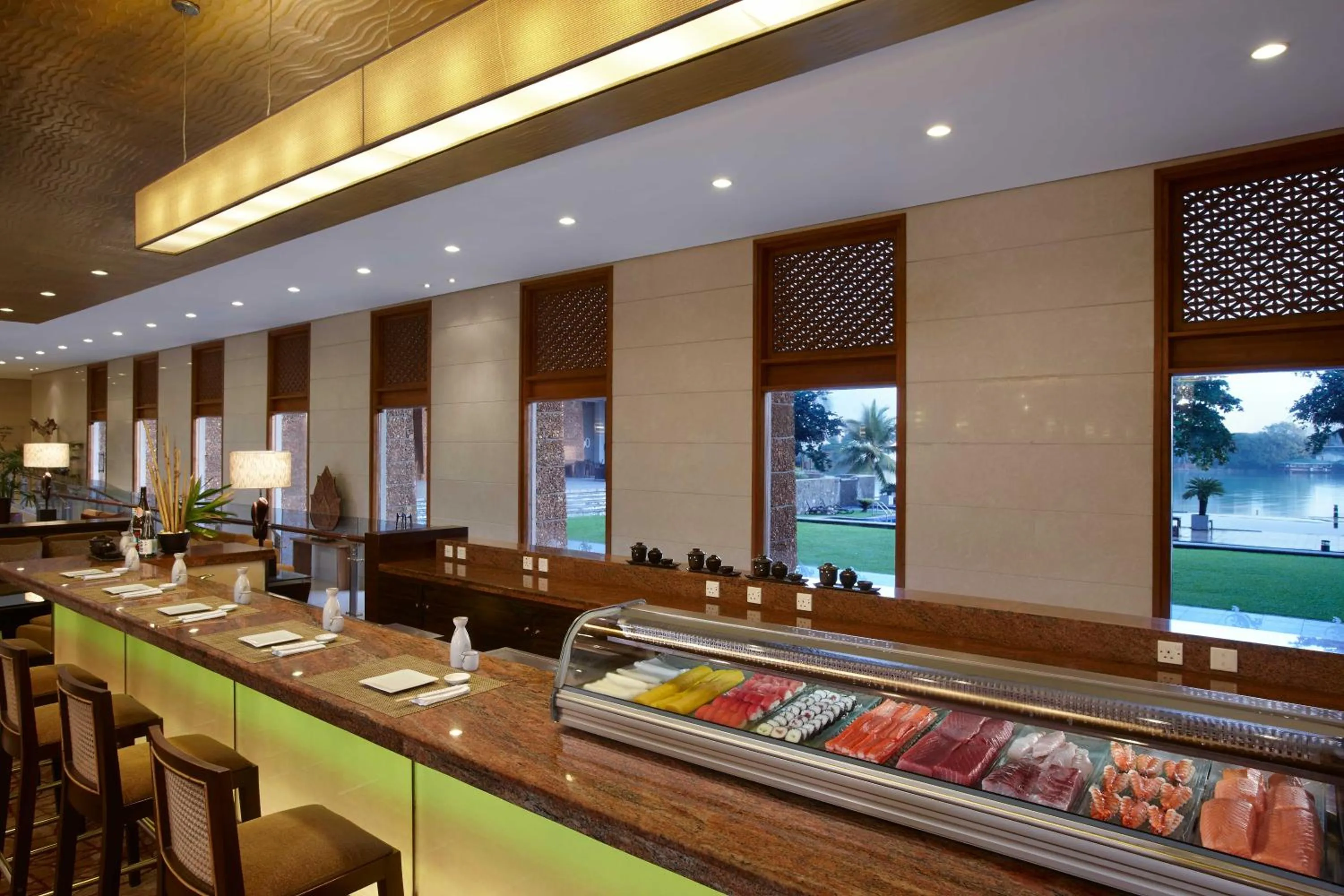 Restaurant/places to eat in Cinnamon Lakeside