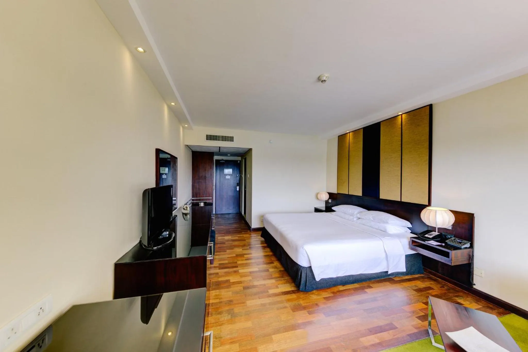 Bedroom, Bed in Cinnamon Lakeside