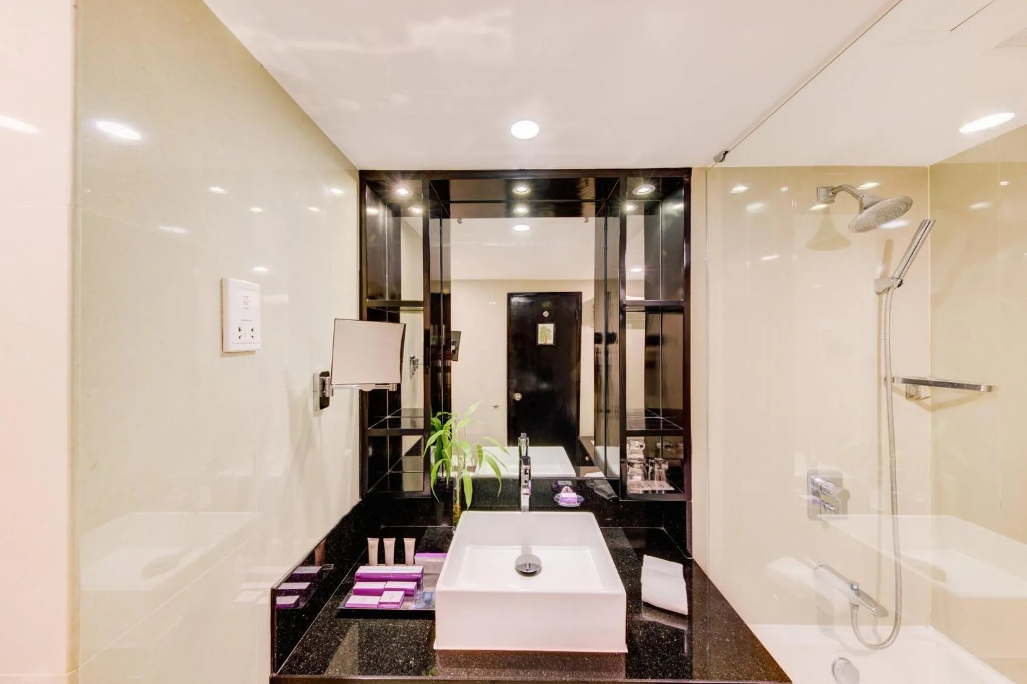 Bathroom in Cinnamon Lakeside