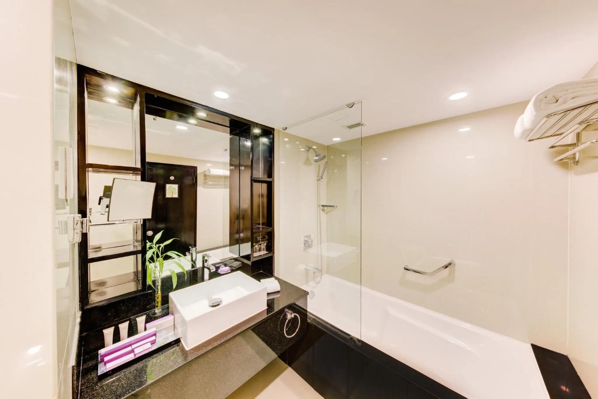 Bathroom in Cinnamon Lakeside