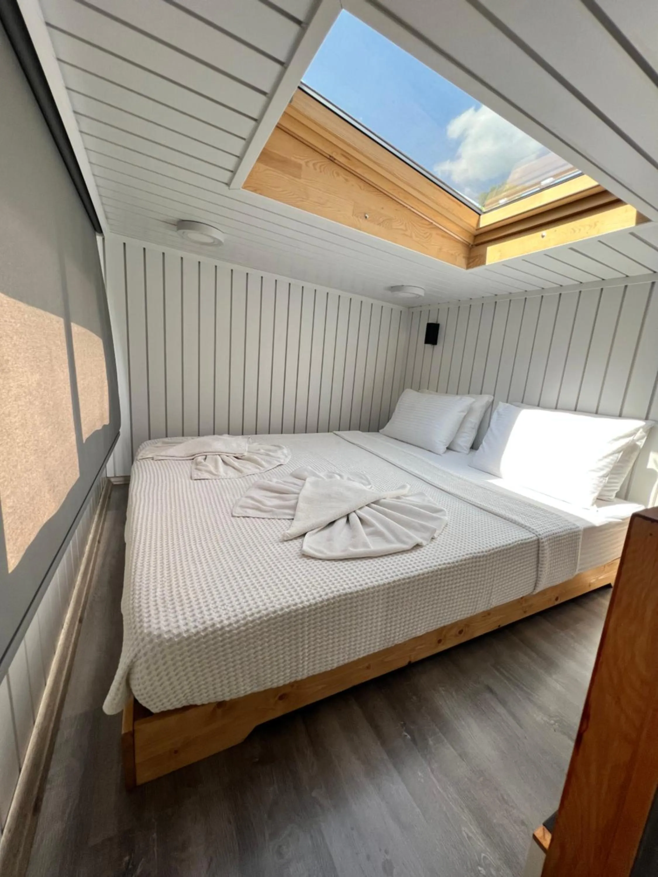 Bedroom, Bed in Grenadine Lodge