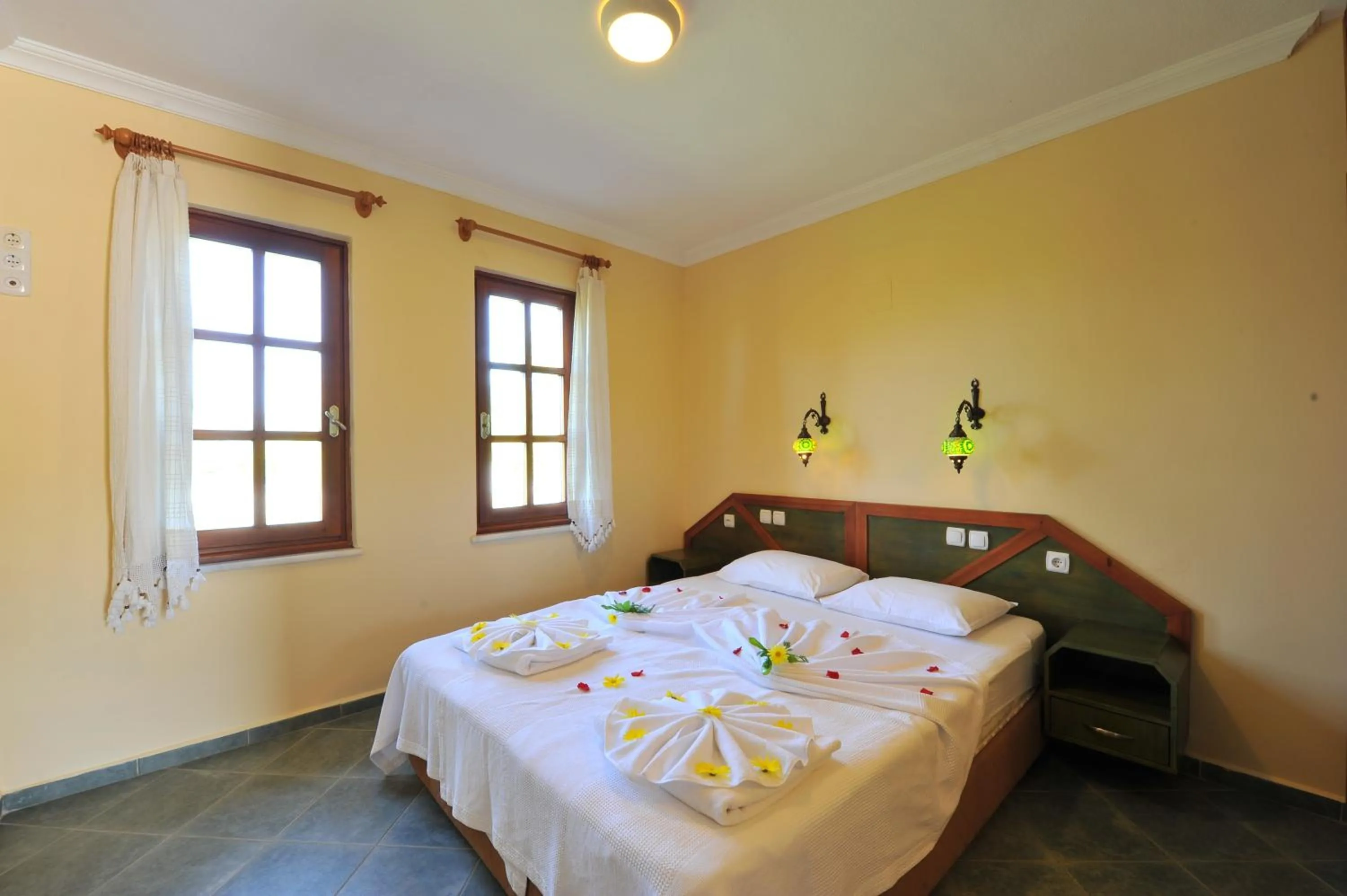 Photo of the whole room, Bed in Grenadine Lodge