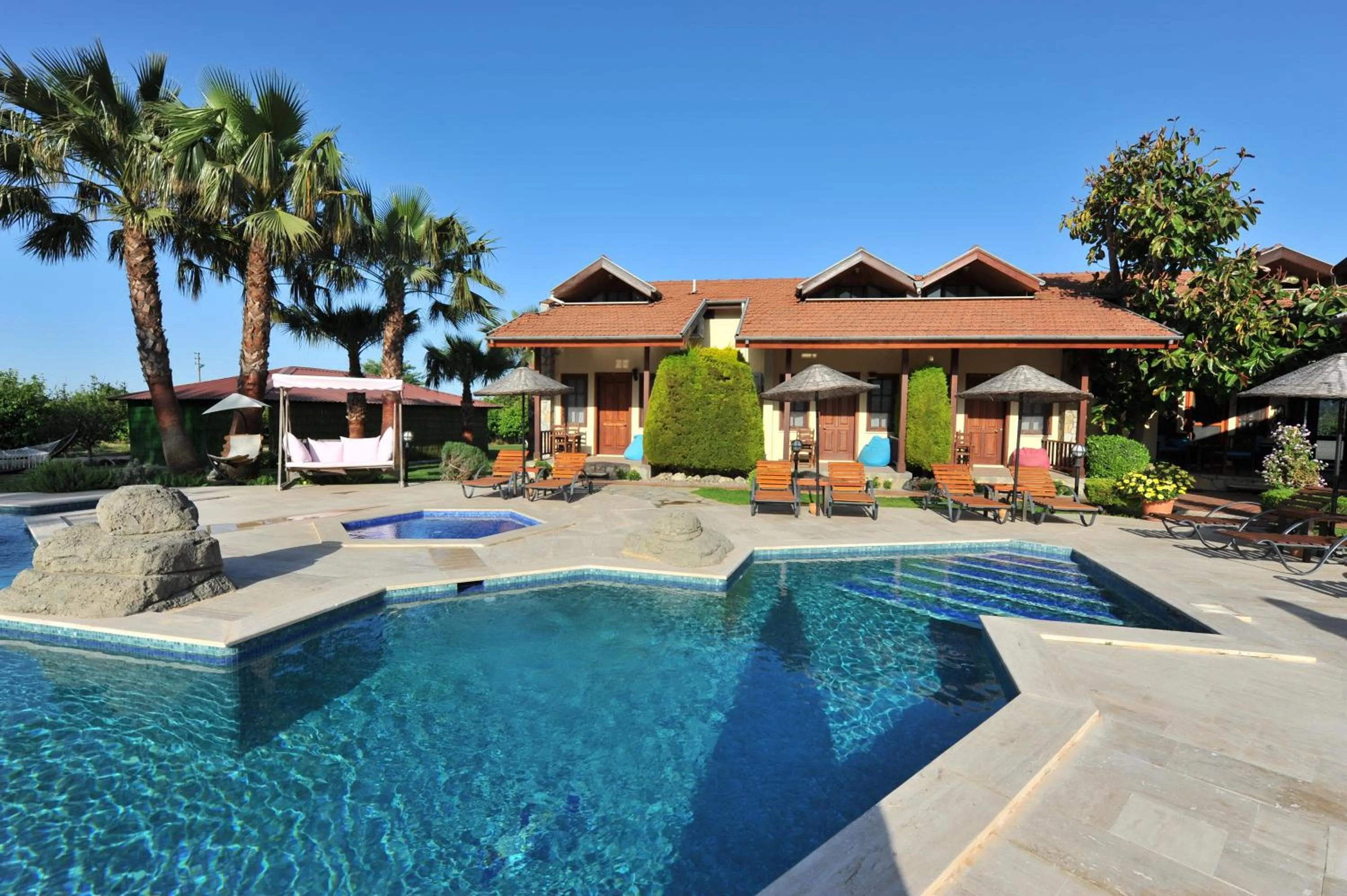 Swimming pool in Grenadine Lodge
