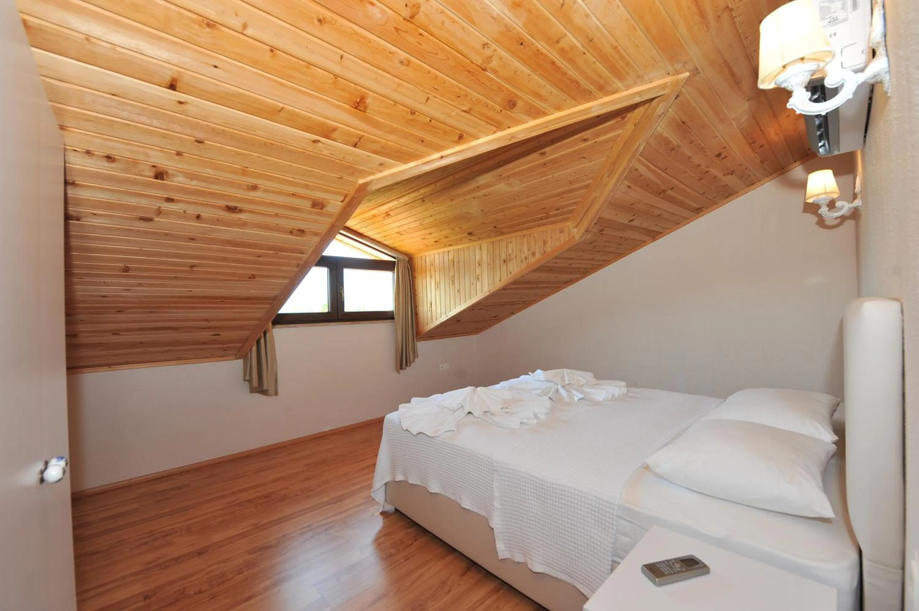 Bedroom, Bed in Grenadine Lodge