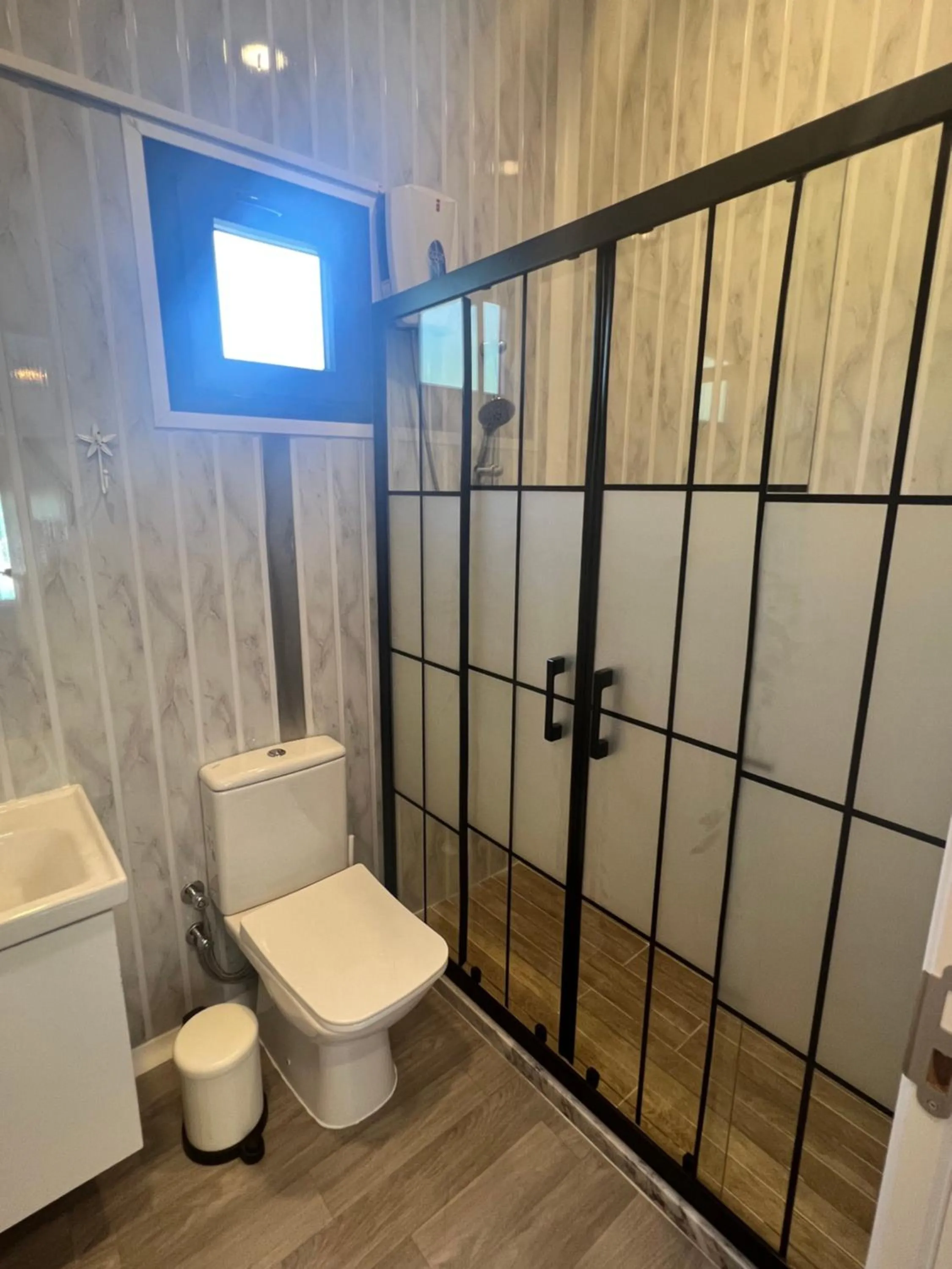 Shower in Grenadine Lodge