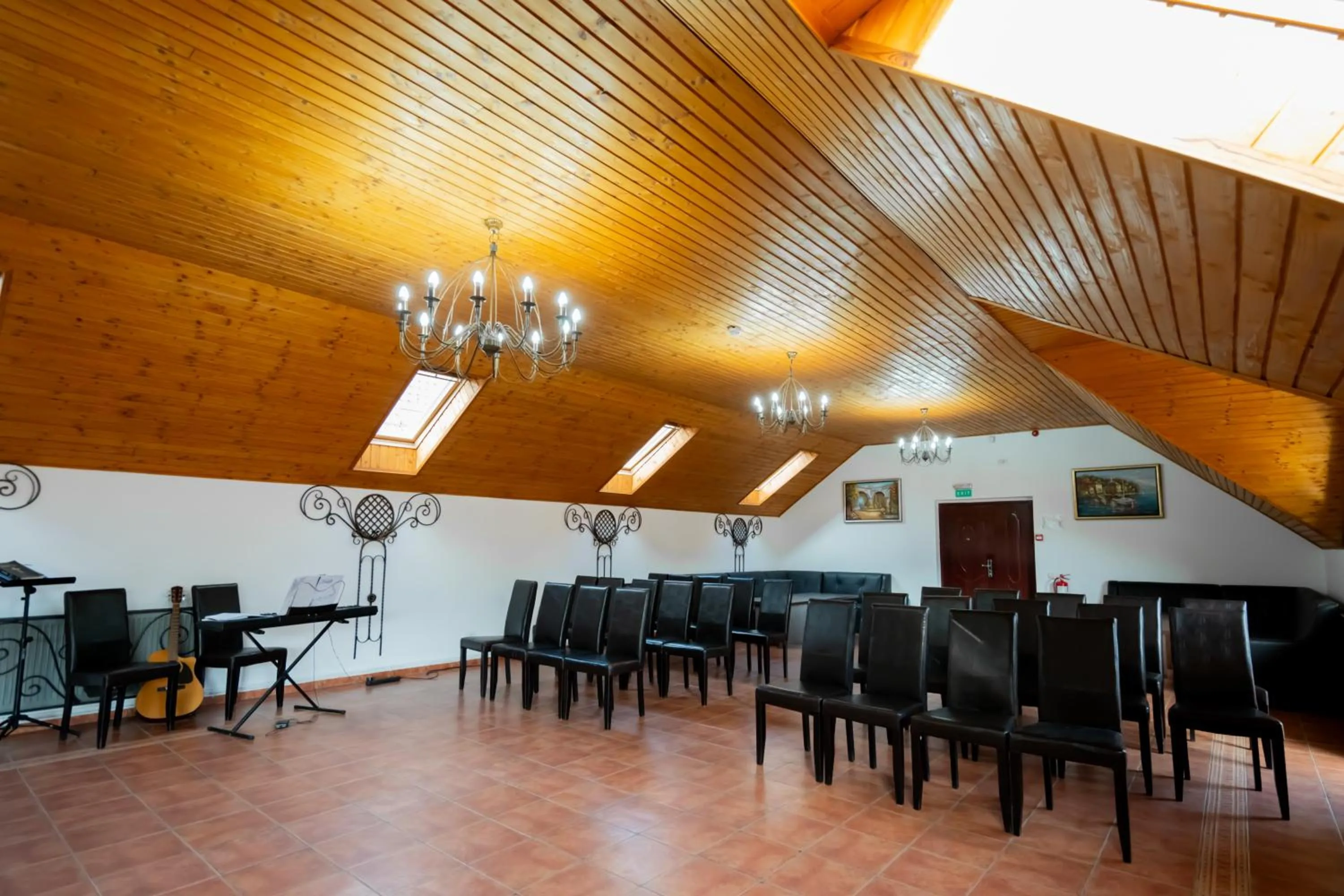 Business facilities in Complex Turistic Max International