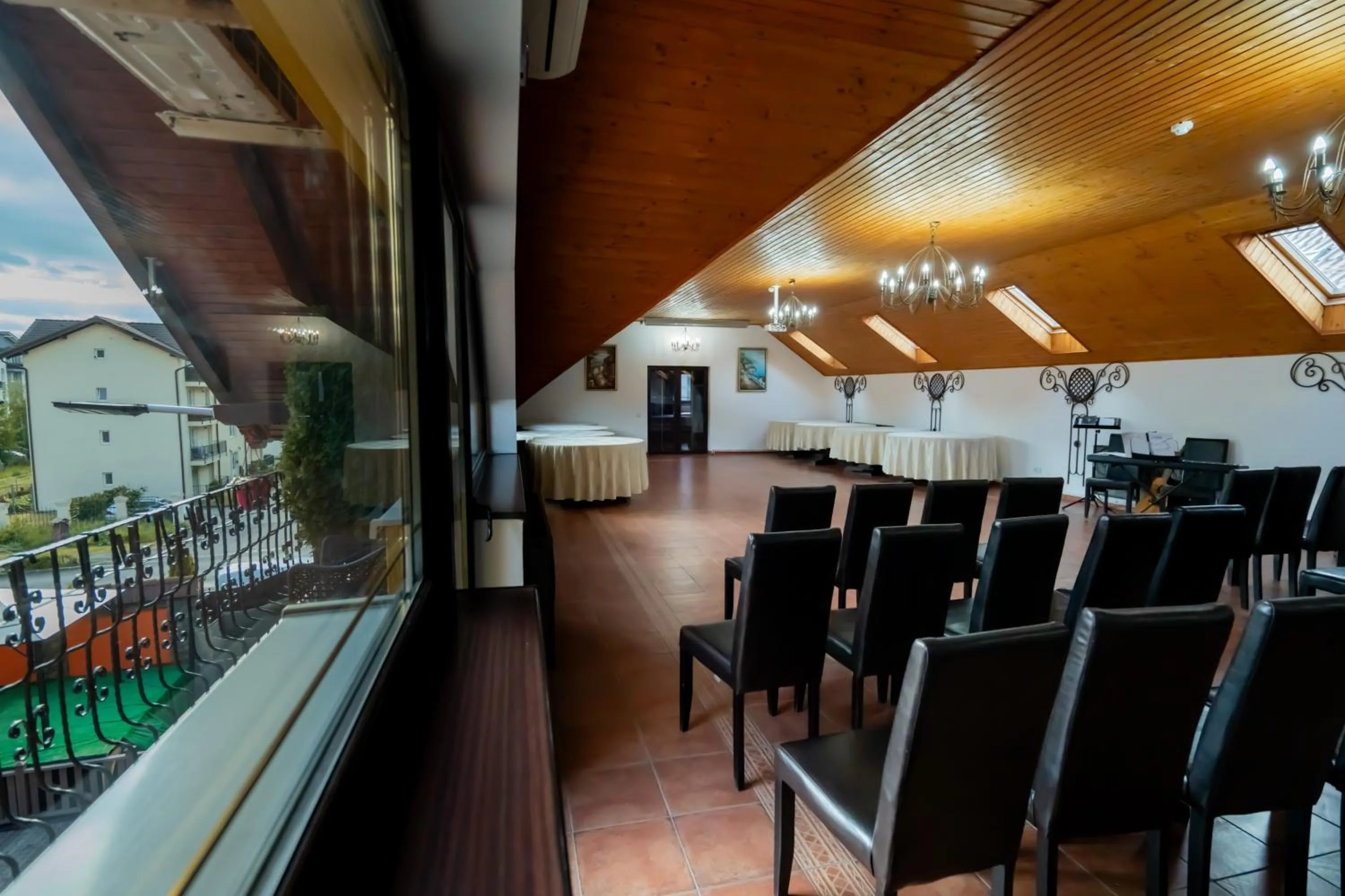 Business facilities in Complex Turistic Max International