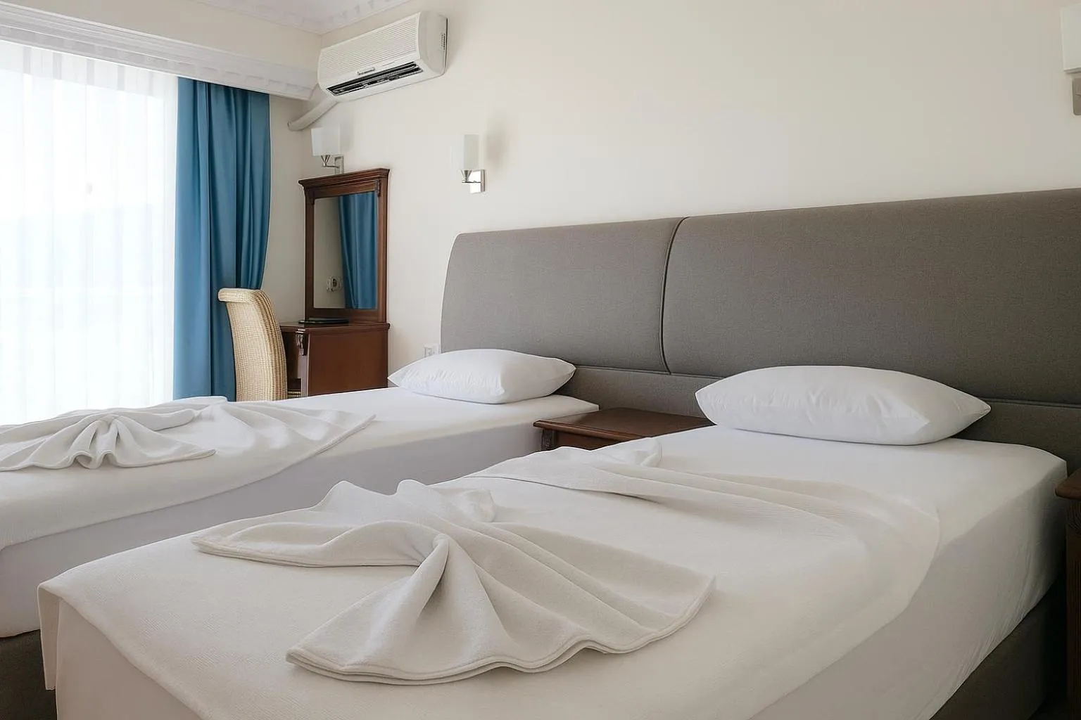 Photo of the whole room in CihanTürk Hotel